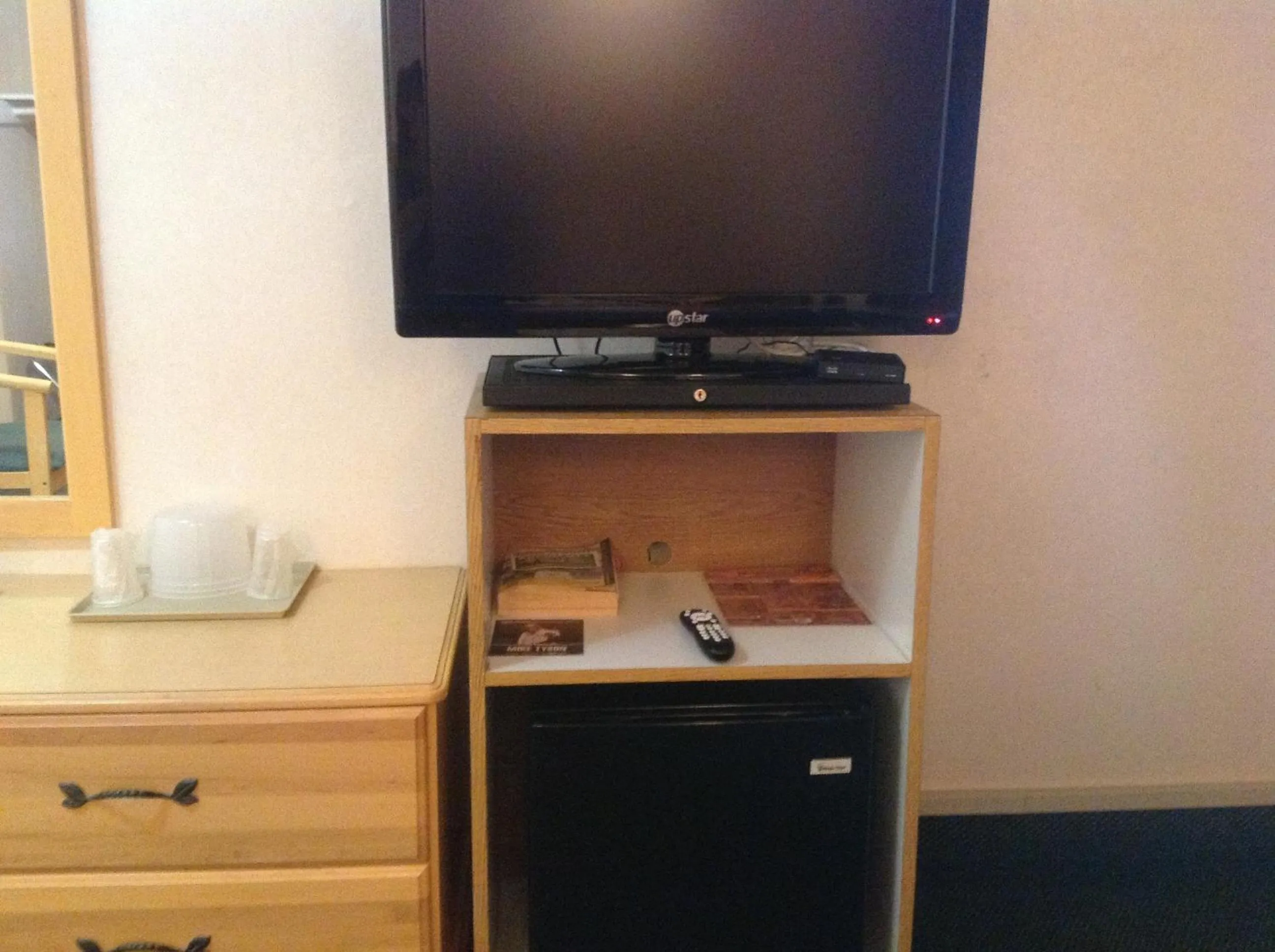 TV and multimedia in Beach Inn