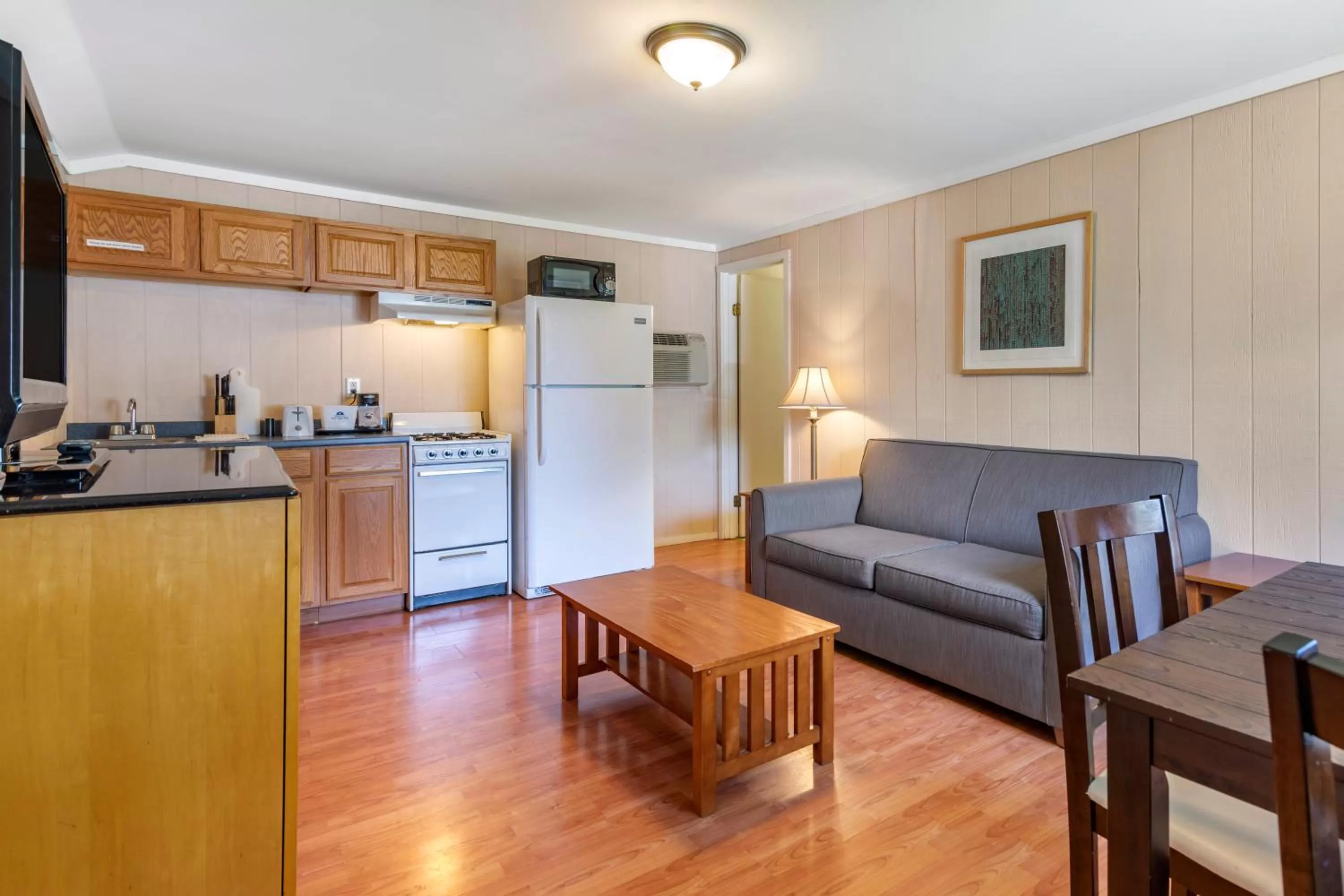 Kitchen or kitchenette in Anchor Inn and Cottages Wells-Ogunquit