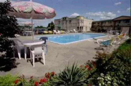 Swimming Pool in Days Inn by Wyndham Brockville