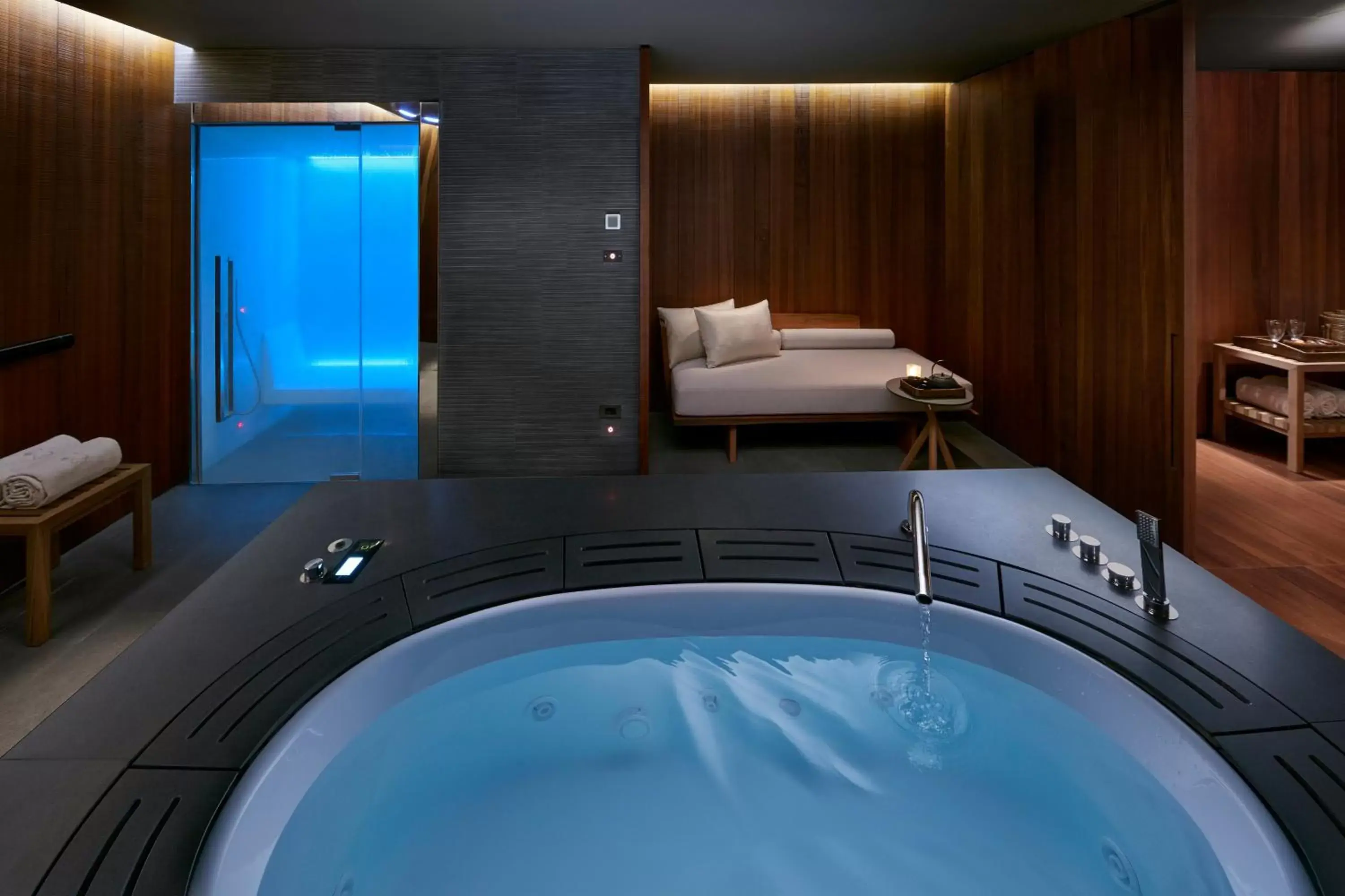 Spa and wellness centre/facilities, Bathroom in Mandarin Oriental, Milan