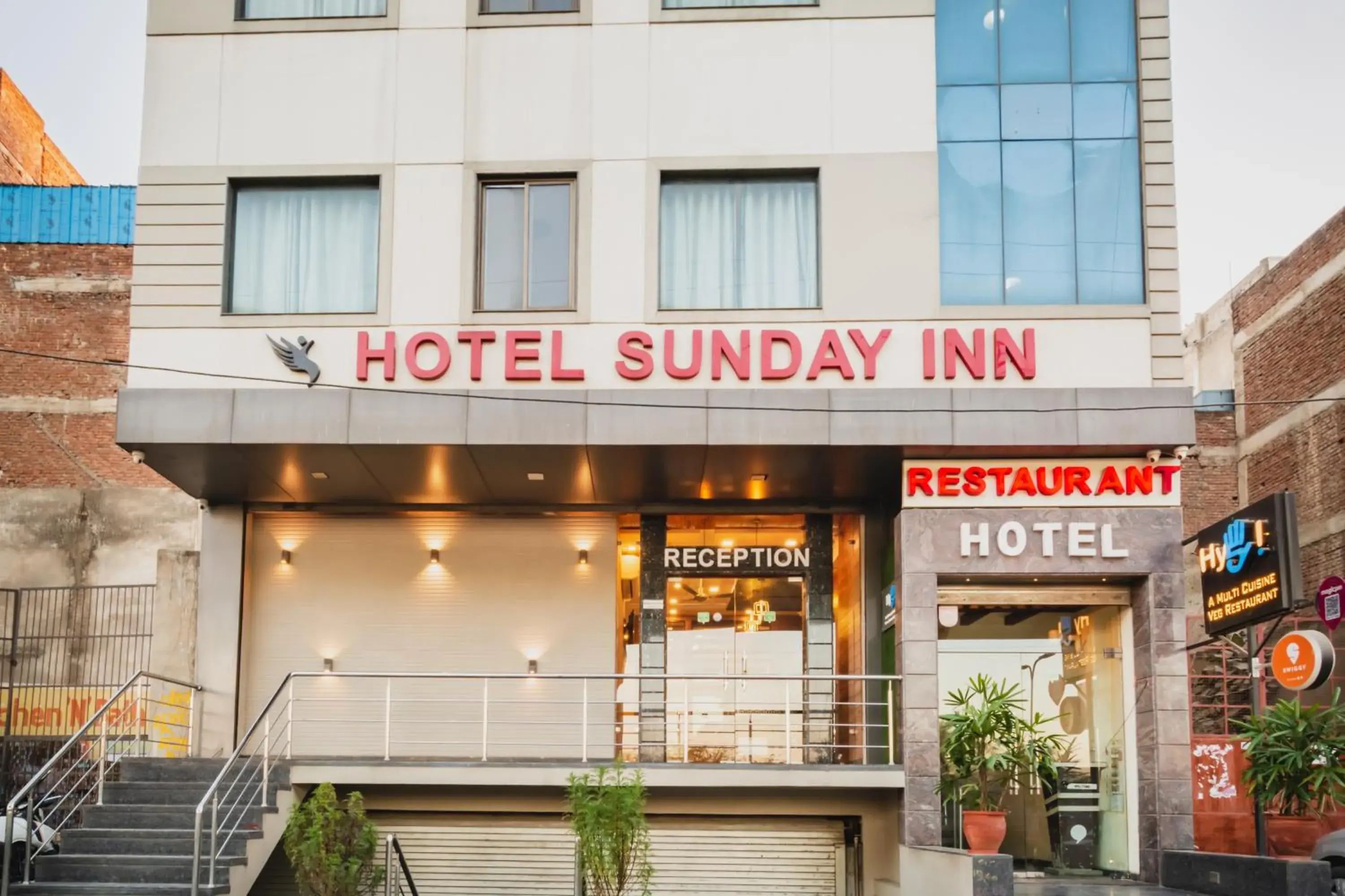 Facade/entrance in Hotel Sunday Inn