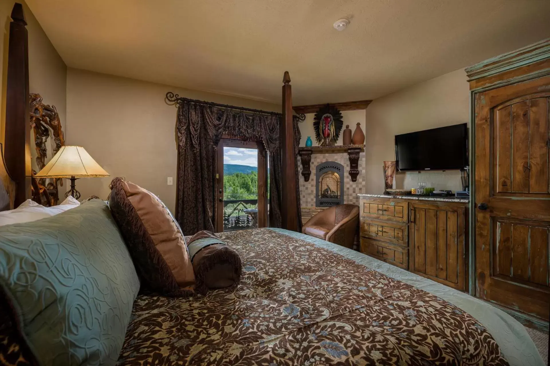 Bed in Main St Loft Overlooking Train Yard - Lofts Sterling & Sage - Toltec