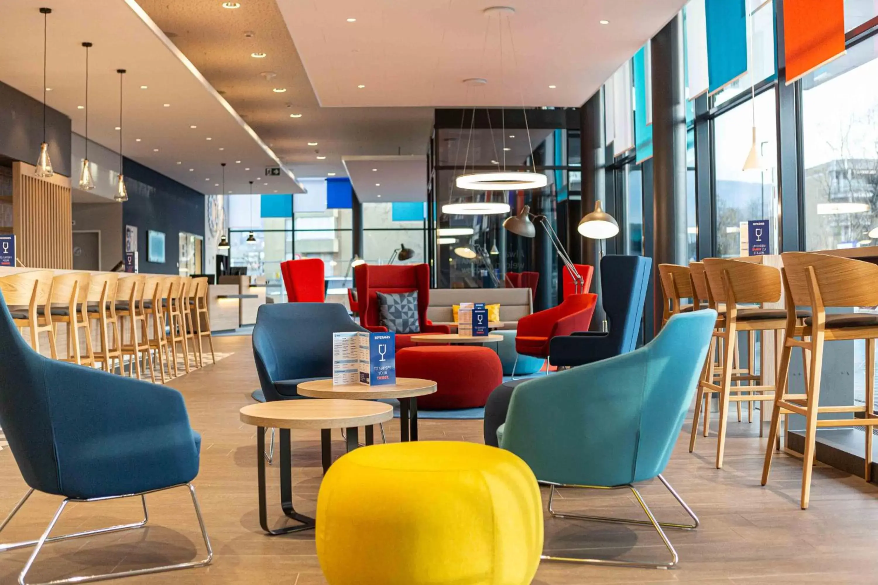 Property building, Lounge/Bar in Holiday Inn Express - Aarburg - Oftringen, an IHG Hotel