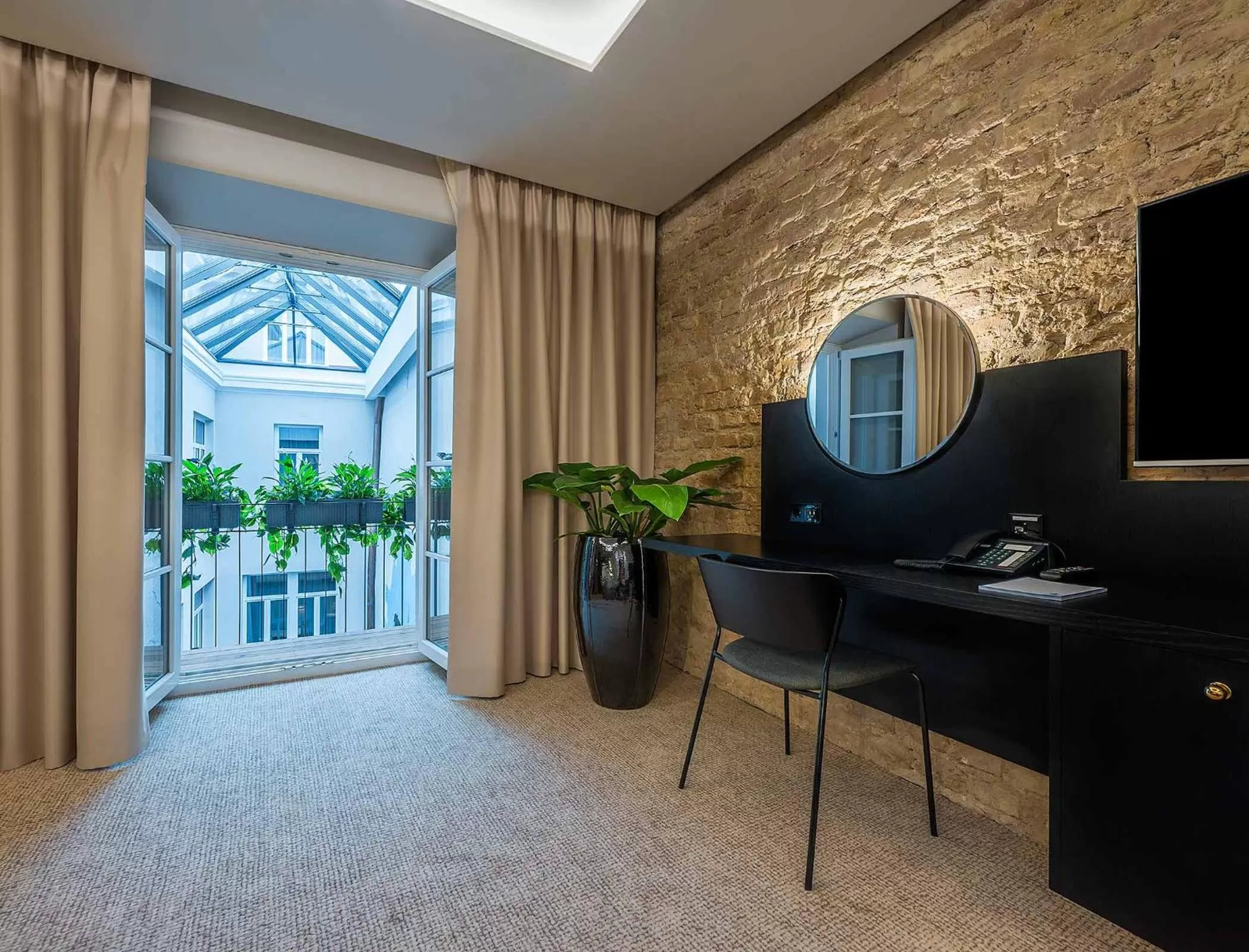 Photo of the whole room in Artagonist Art Hotel