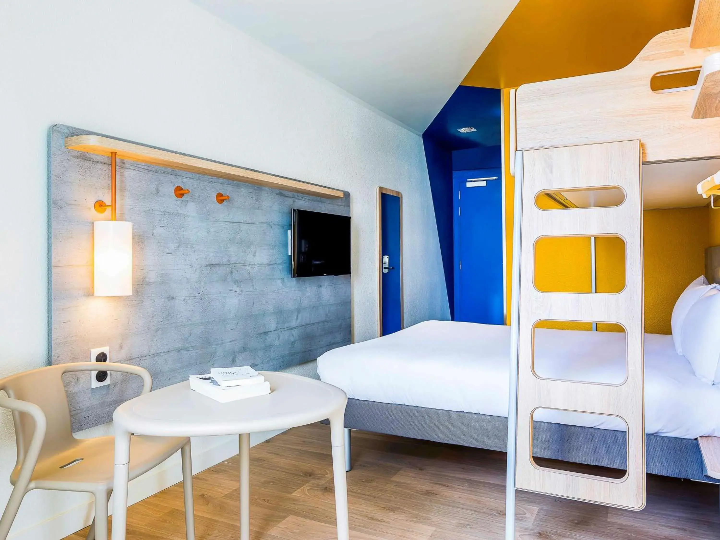 Photo of the whole room, Bunk Bed in ibis budget Paris Gennevilliers
