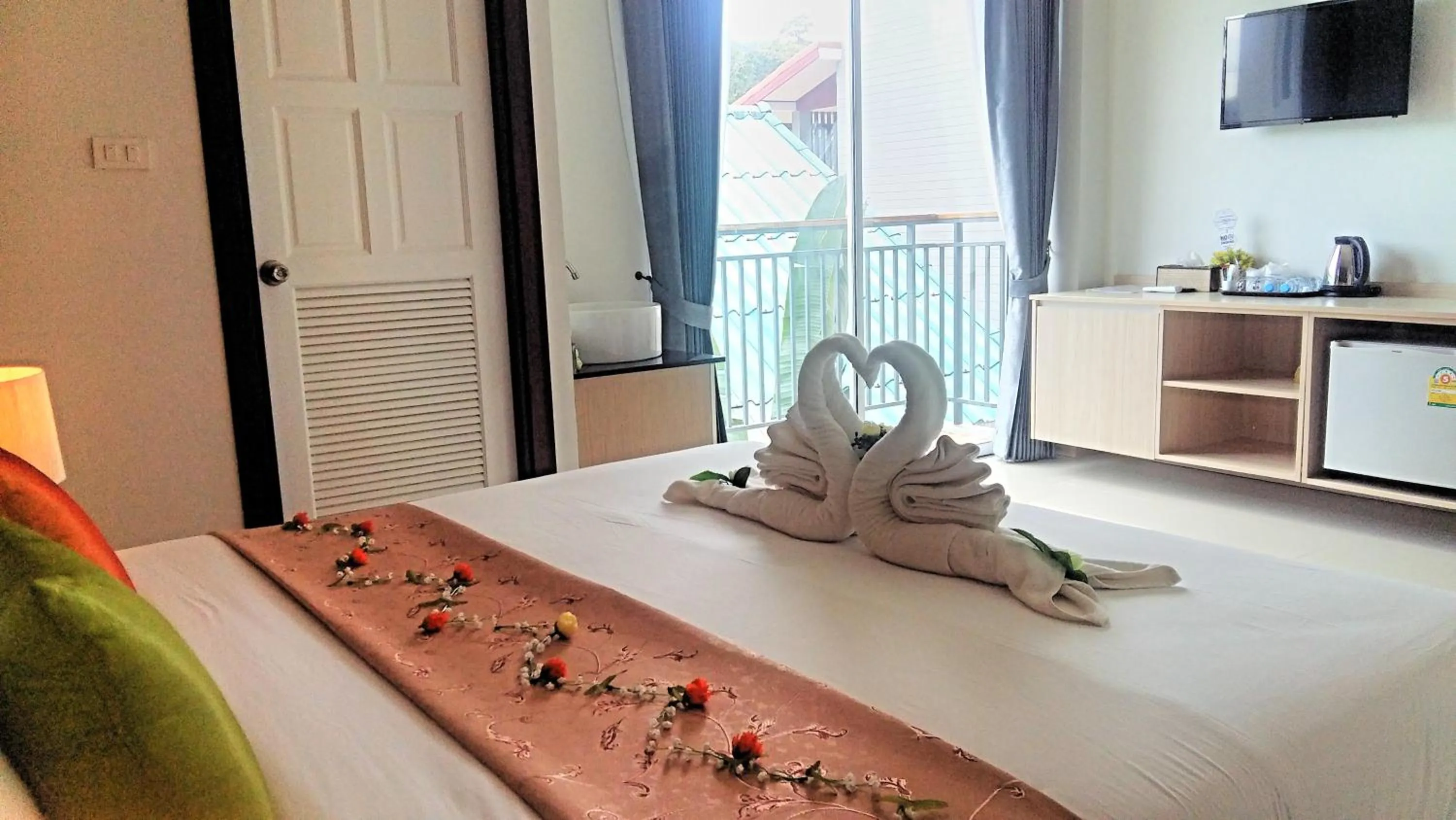 Bed in The Wings Boutique Hotels Krabi Ko Lanta