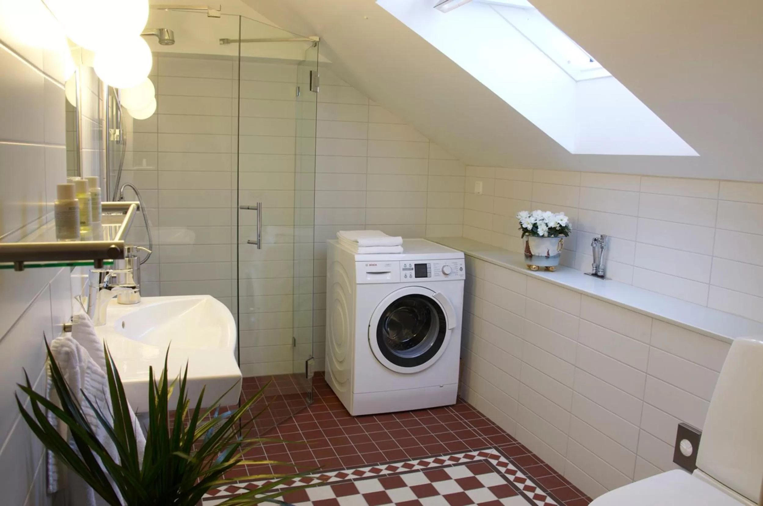 Bathroom in Lady Hamilton Apartments