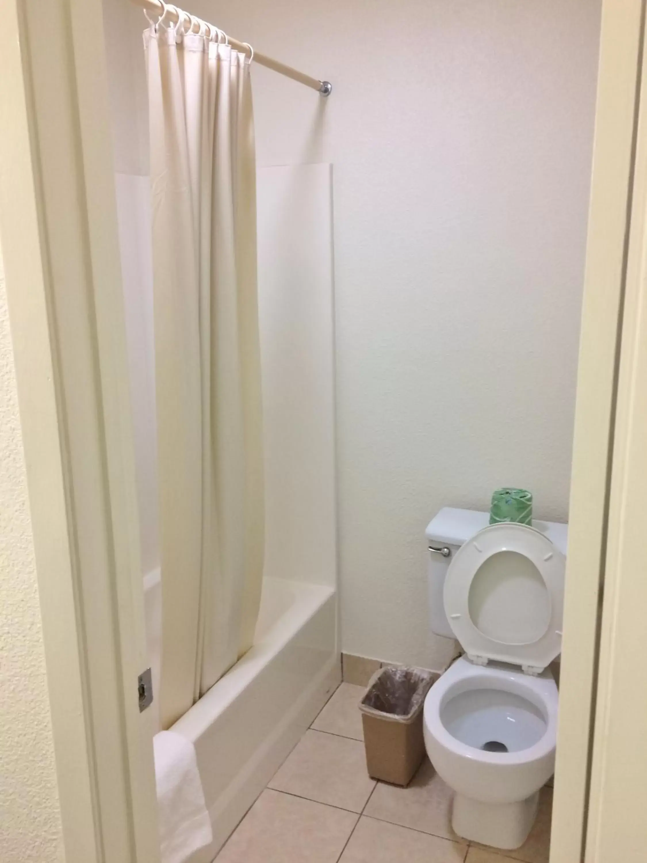 Bathroom in Travel Inn & Suites Atlanta Texas