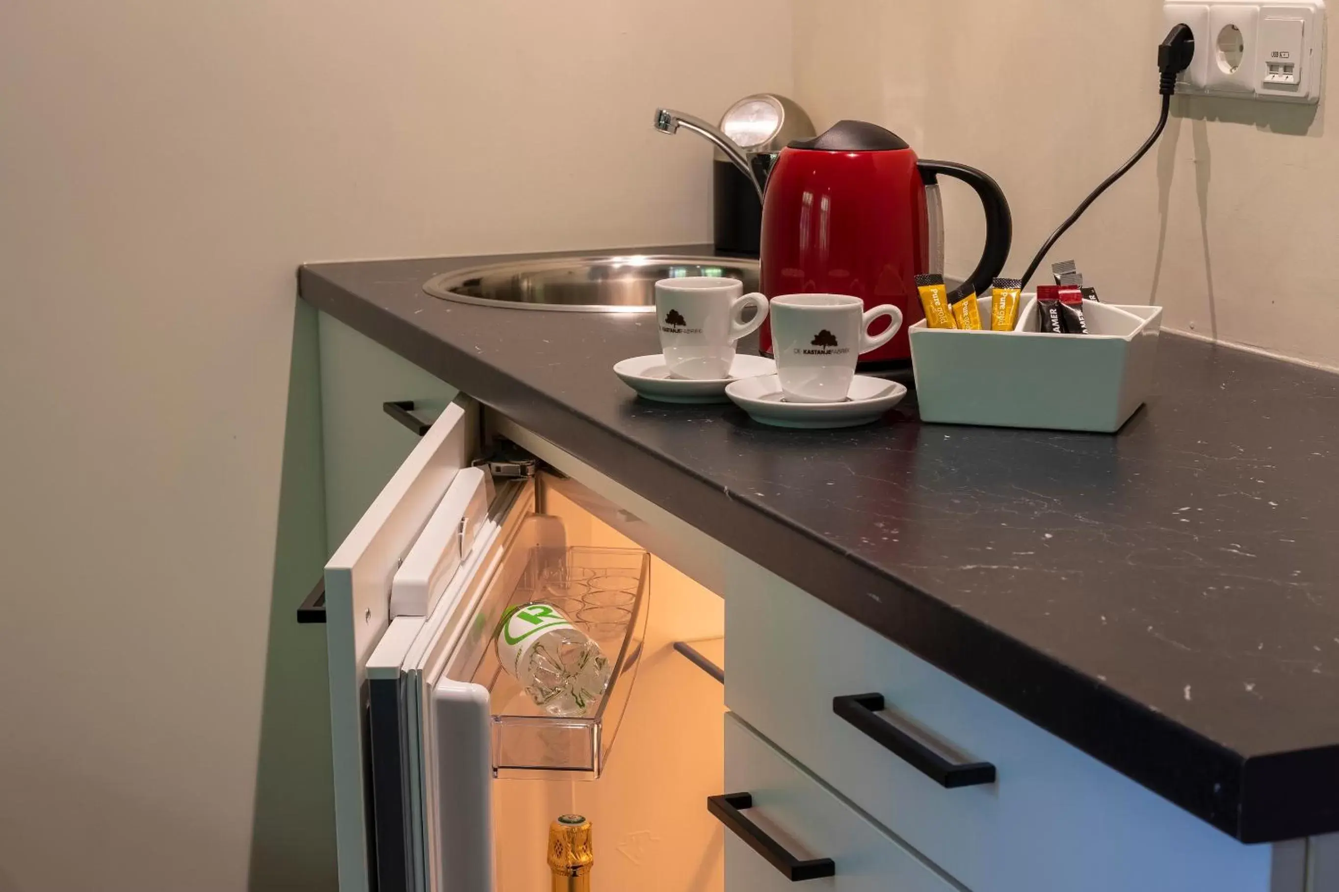 Kitchen or kitchenette in Hotel de Kastanjefabriek