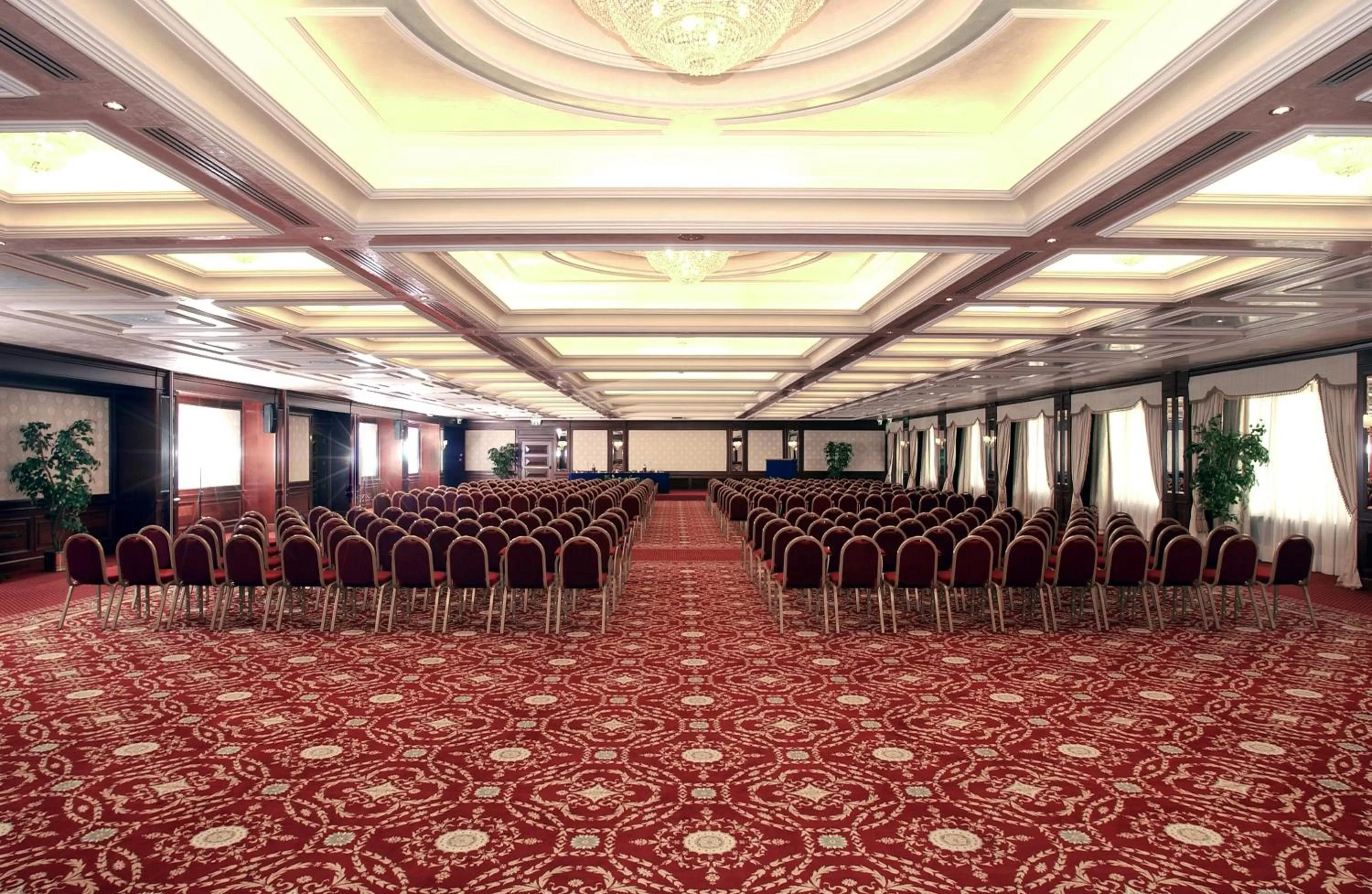 Business facilities in Royal Hotel Carlton