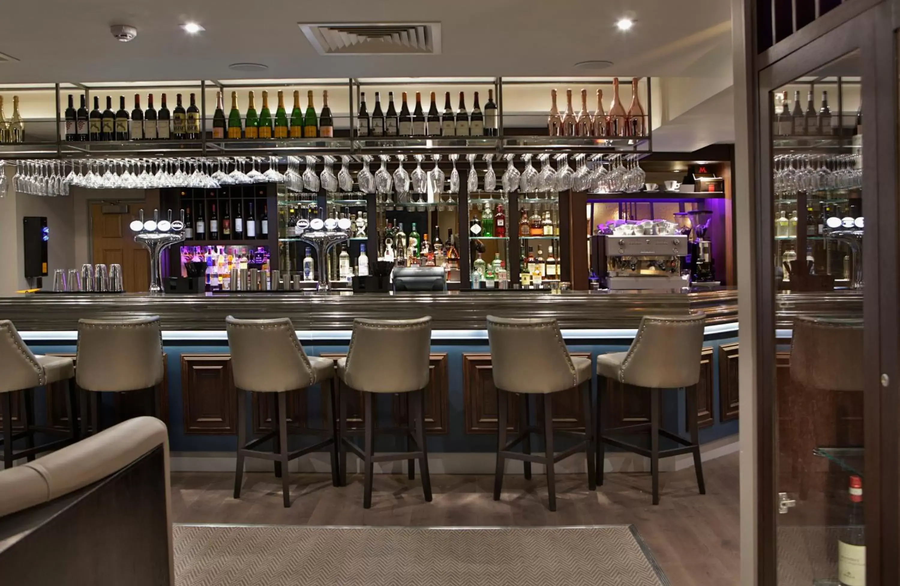 Lounge or bar in Best Western Plus Manor Hotel NEC Birmingham
