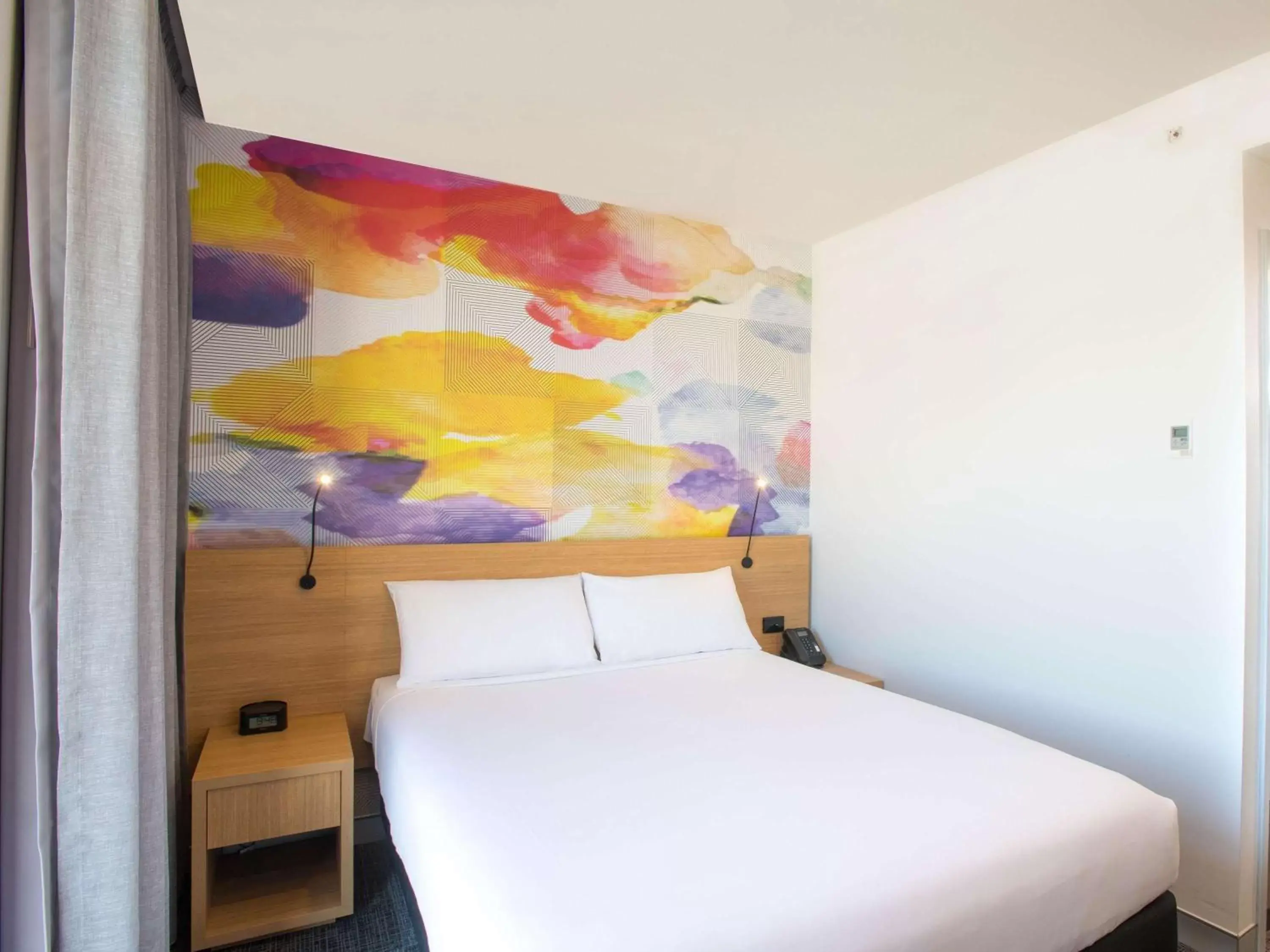 Photo of the whole room, Bed in Ibis Styles Hobart