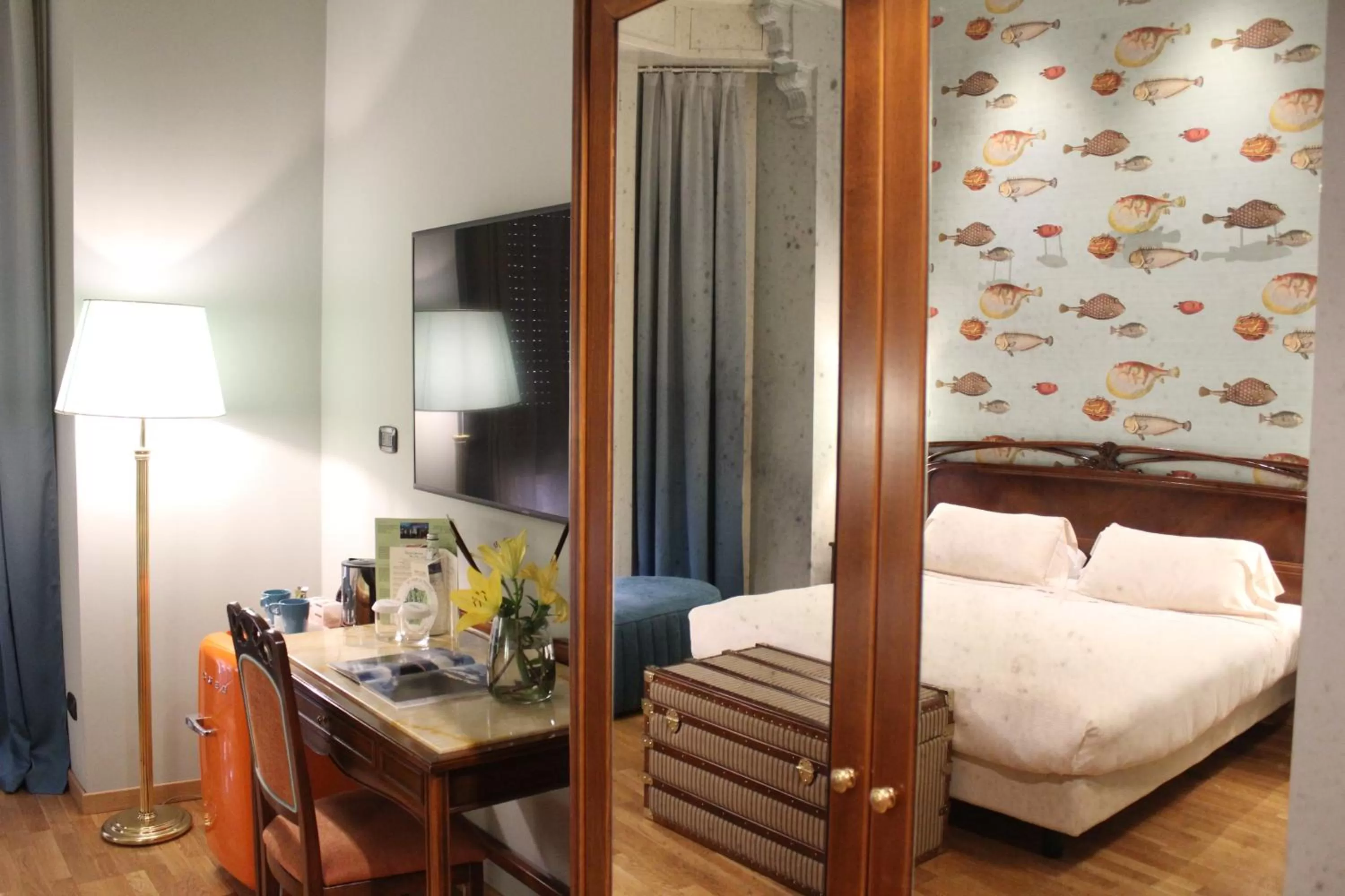 Photo of the whole room, Bed in Hotel Continental Genova