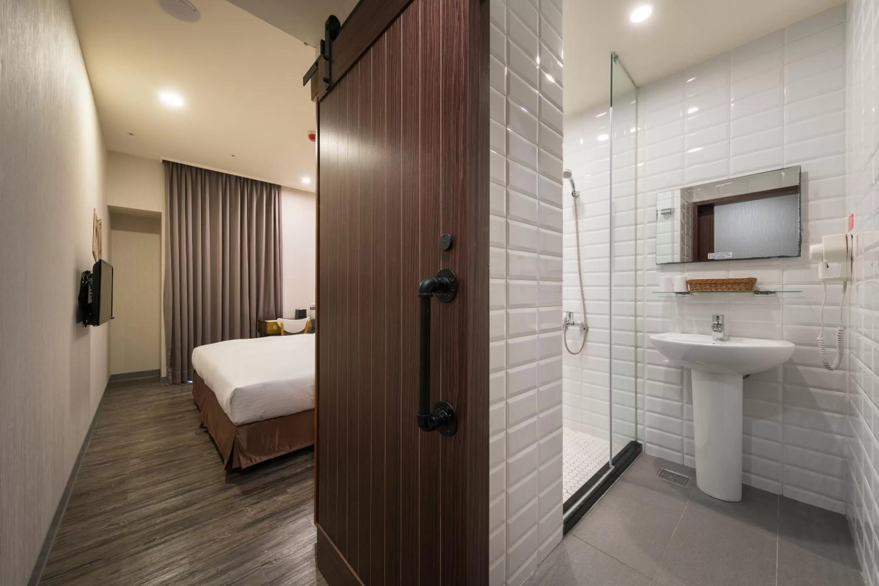 Bathroom, Bed in Skyone Hotel