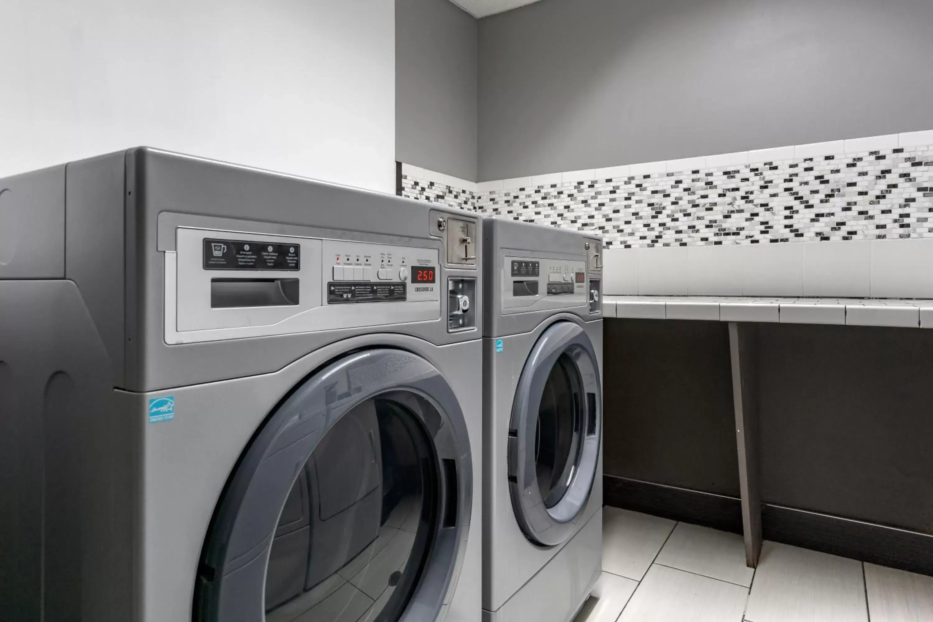 laundry, Kitchen/Kitchenette in Comfort Inn Kent - Seattle