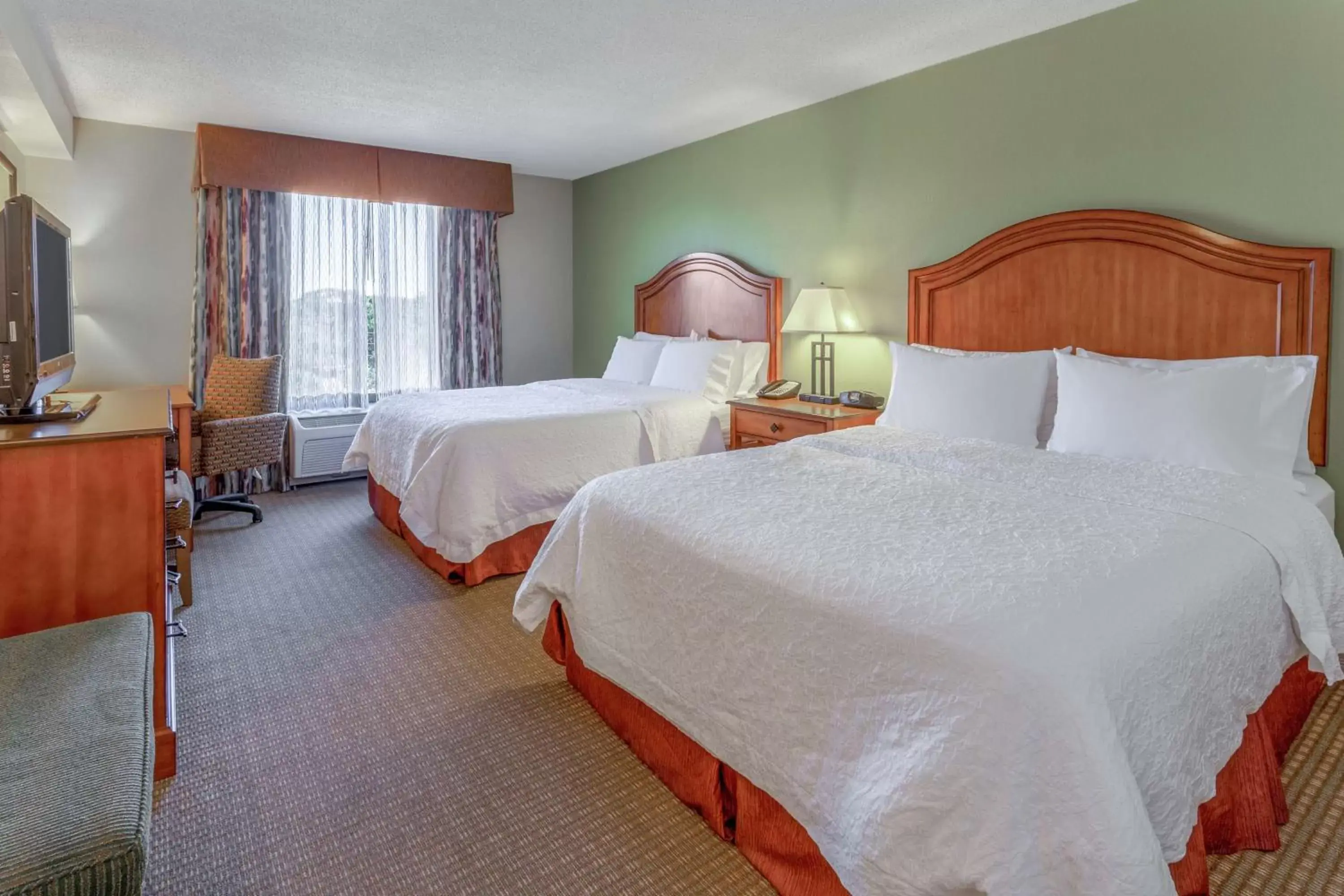 Bedroom, Bed in Hampton Inn Okeechobee - Lake Okeechobee Bedroom, Bed in Hampton Inn Okeechobee - Lake Okeechobee