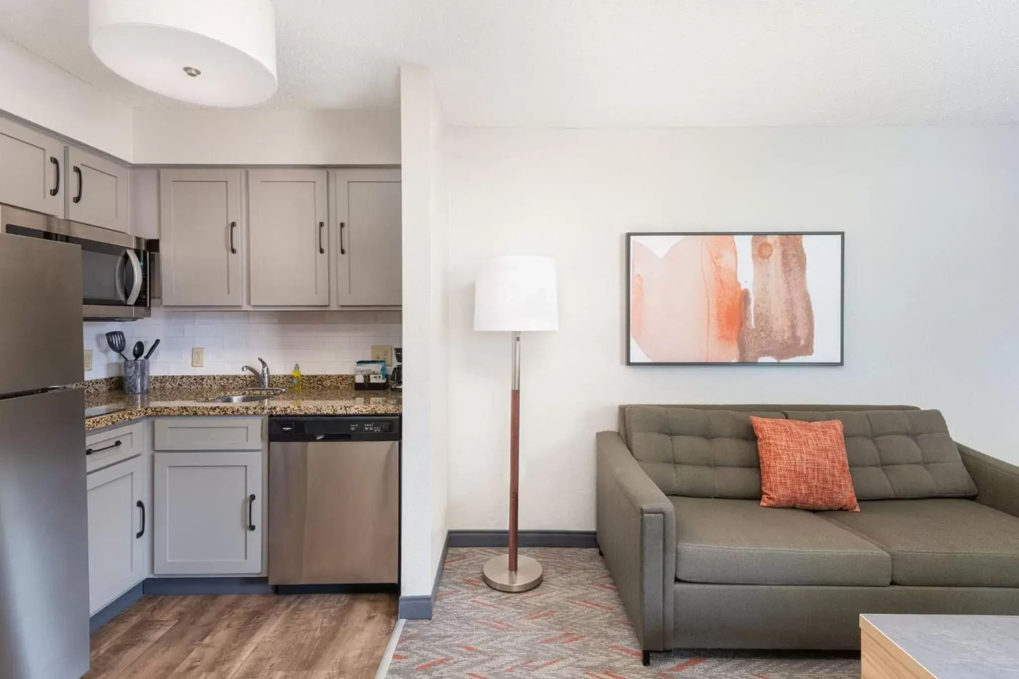 Photo of the whole room, Kitchen/Kitchenette in Candlewood Suites Eagan - Mall of America Area, an IHG Hotel