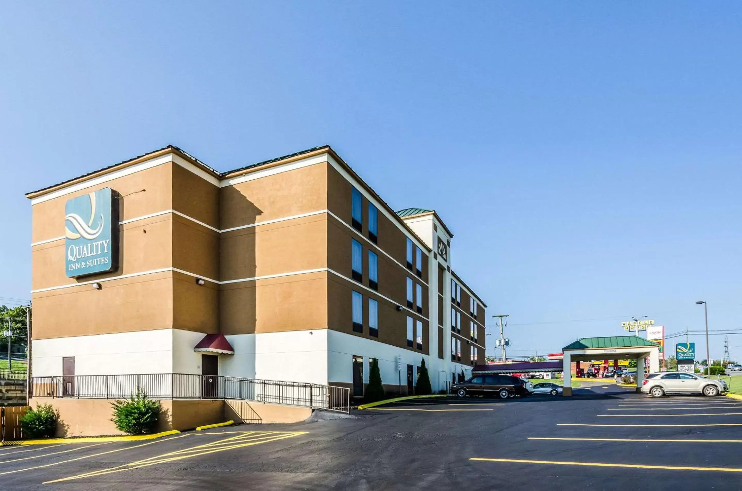 Property Building in Quality Inn & Suites Wytheville