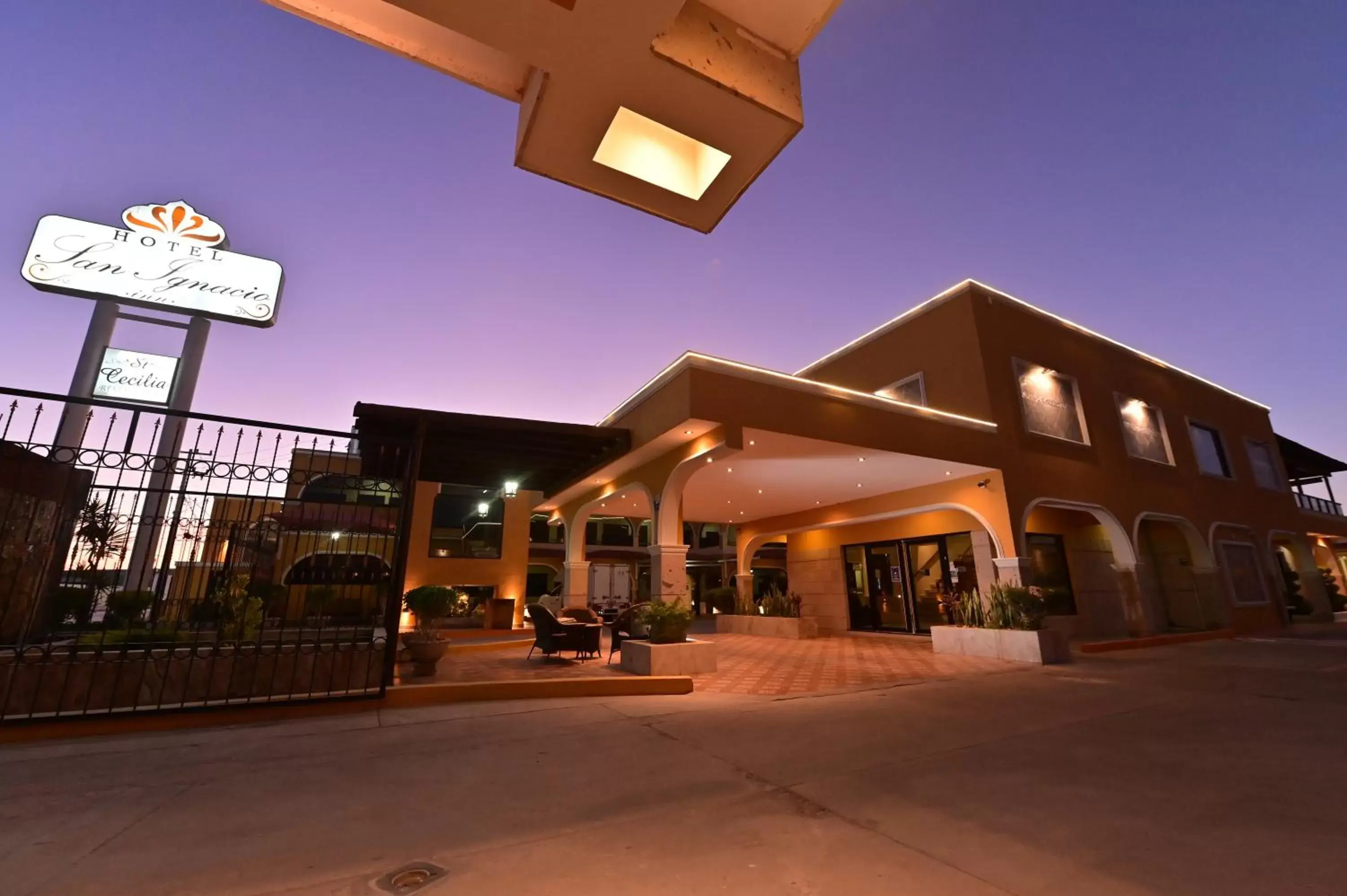 Property Building in Hotel San Ignacio Inn