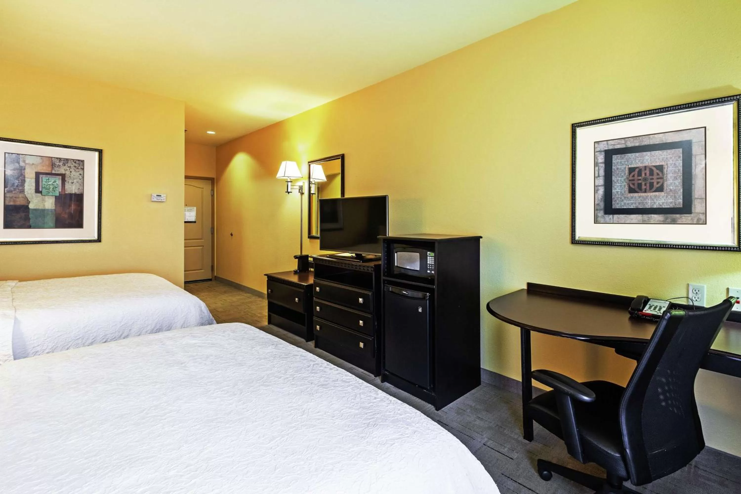 Bedroom, Bed in Hampton Inn & Suites Owasso