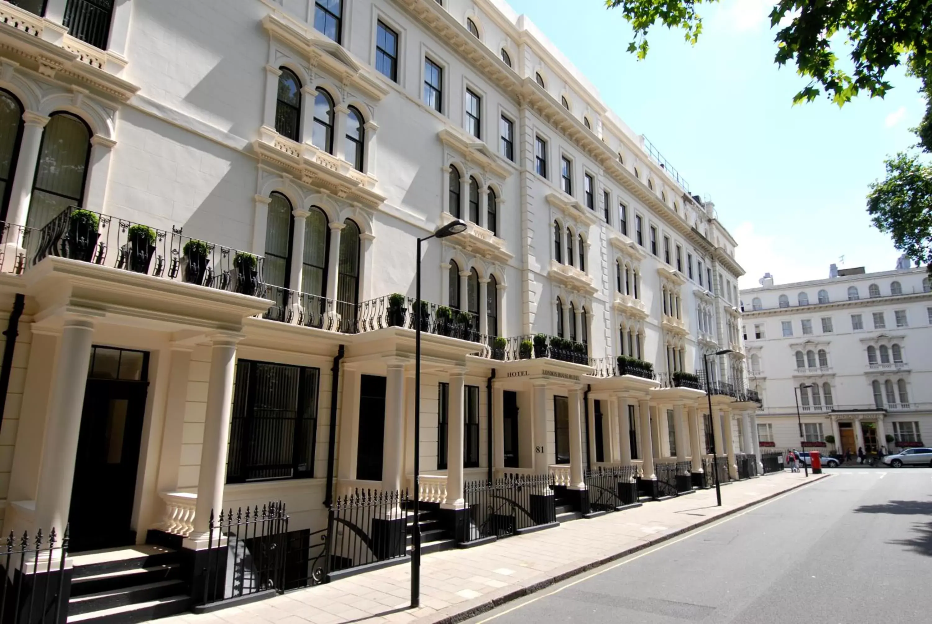 Facade/entrance, Property Building in London House Hotel