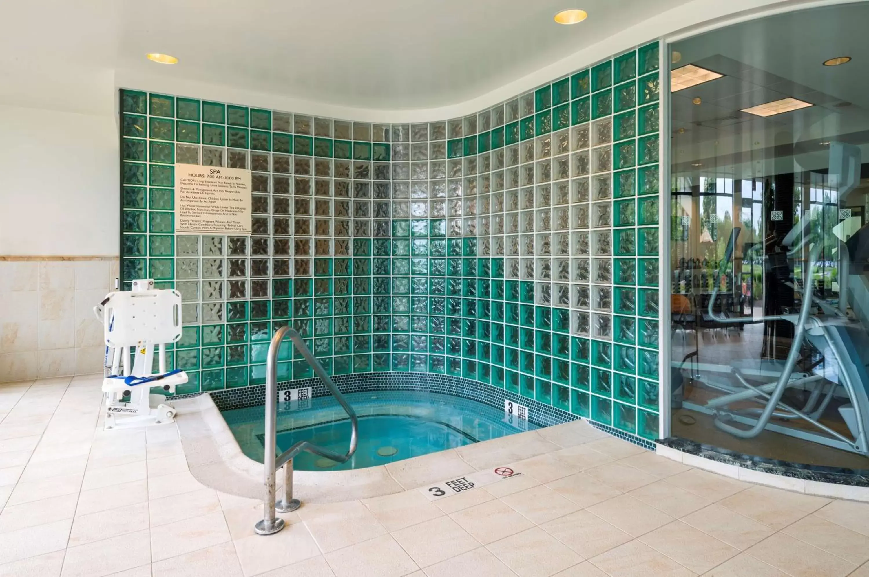 Hot Tub, Swimming Pool in Hilton Garden Inn Hartford South/Glastonbury