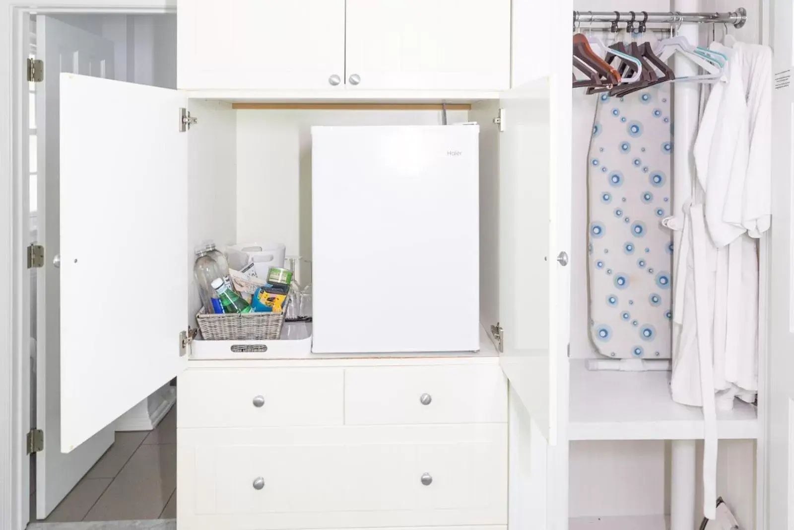 Kitchen/Kitchenette in Canalside Inn