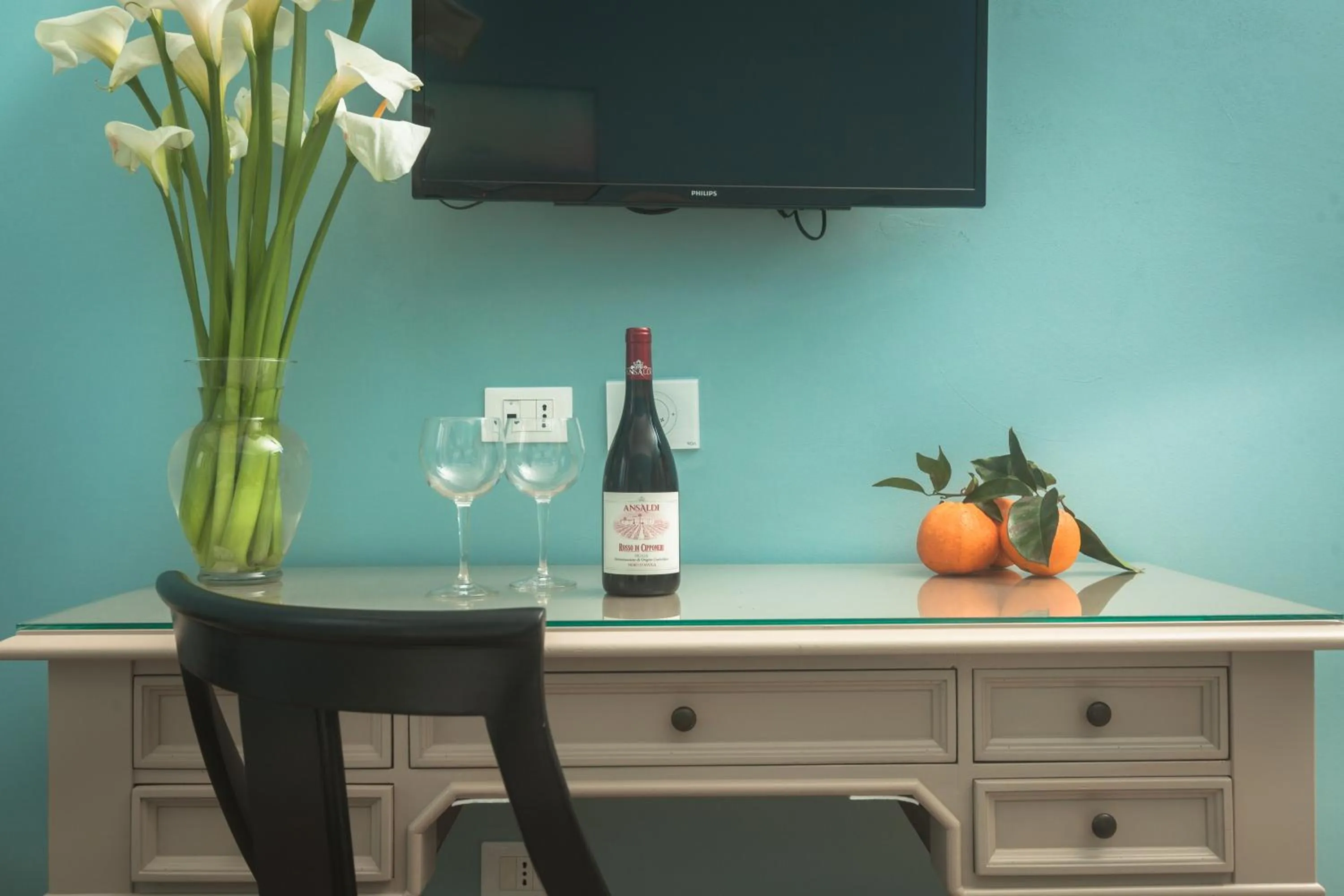 TV and multimedia in Agriturismo Baglio Donnafranca Wine Resort