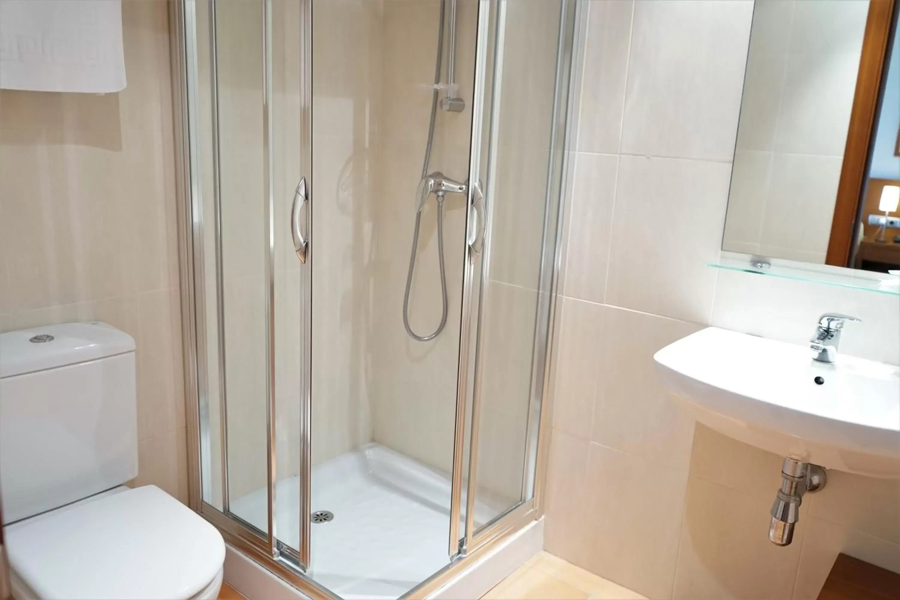 Shower, Bathroom in Hotel Santuari
