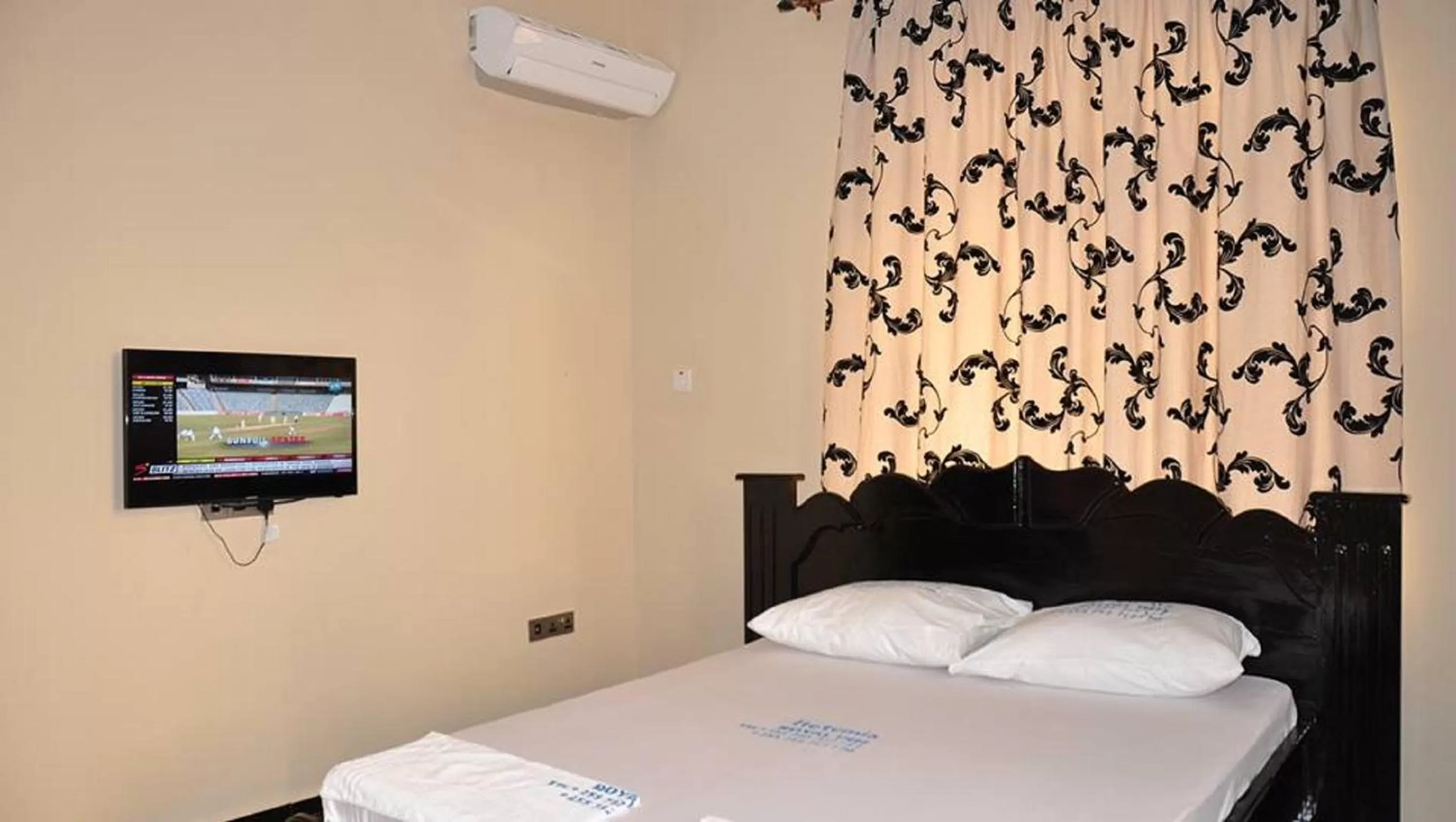 Bed in Itetemia Royal Inn