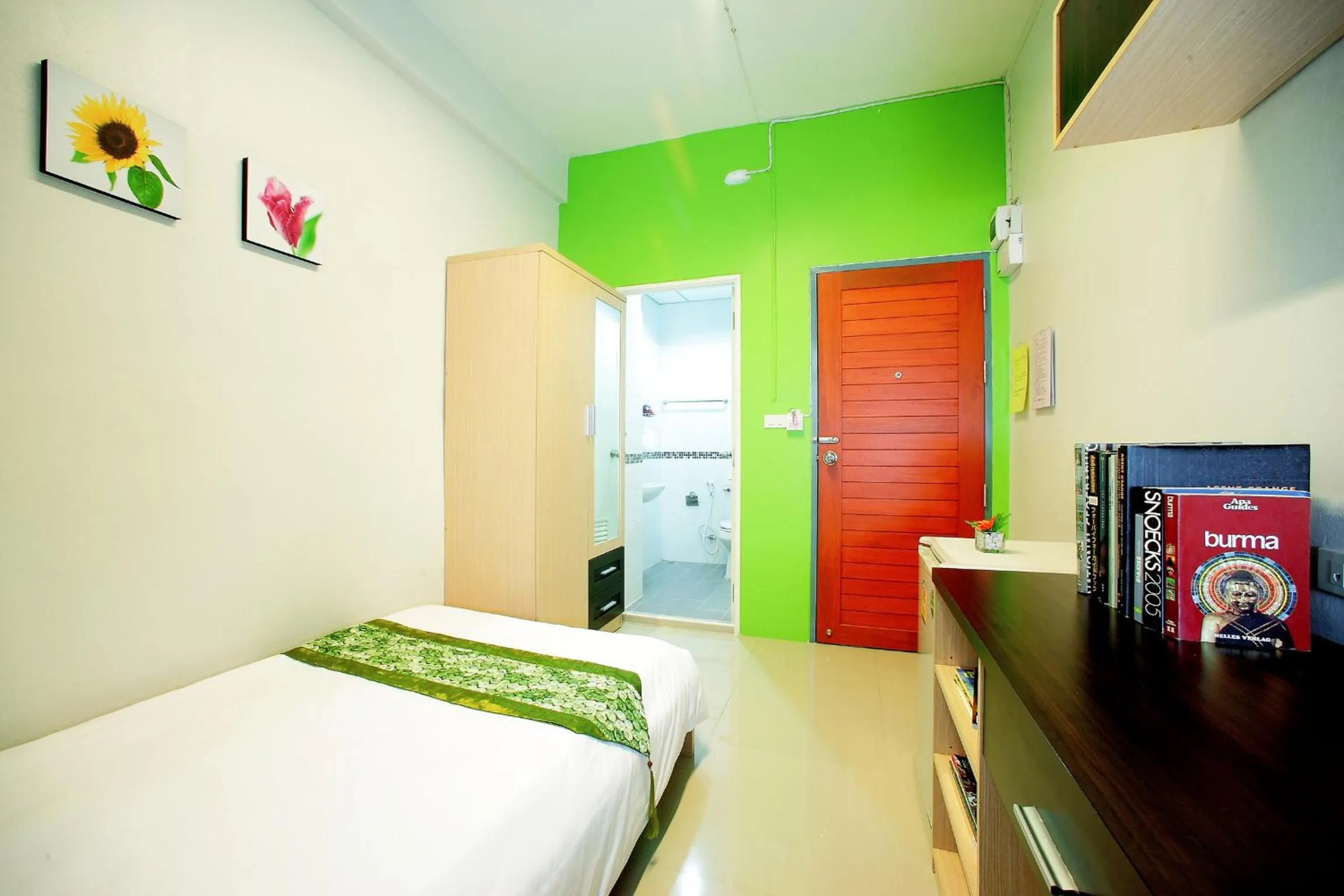 Bedroom, Bed in Smile Inn