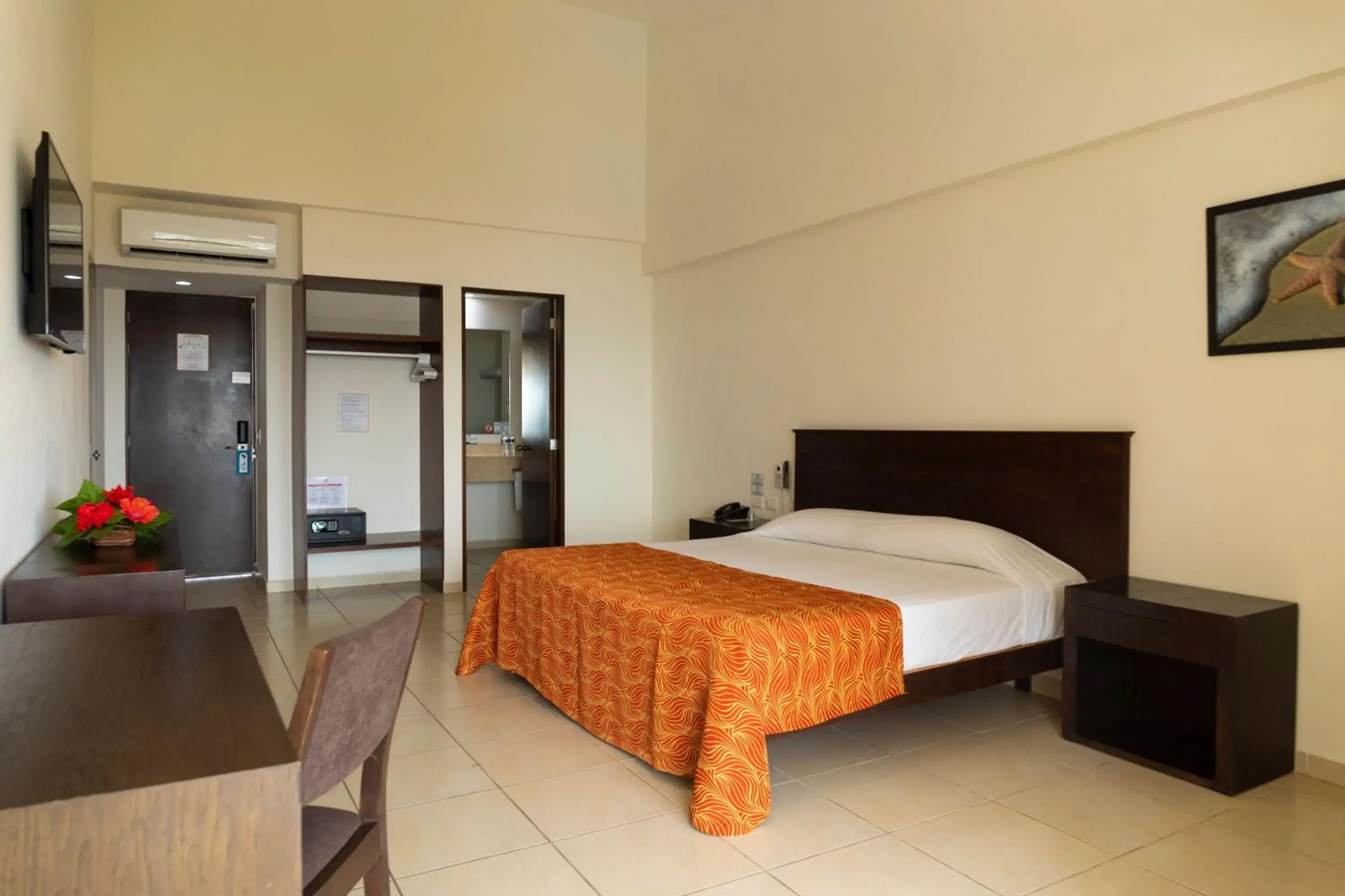 Photo of the whole room, Bed in Costa Club Punta Arena