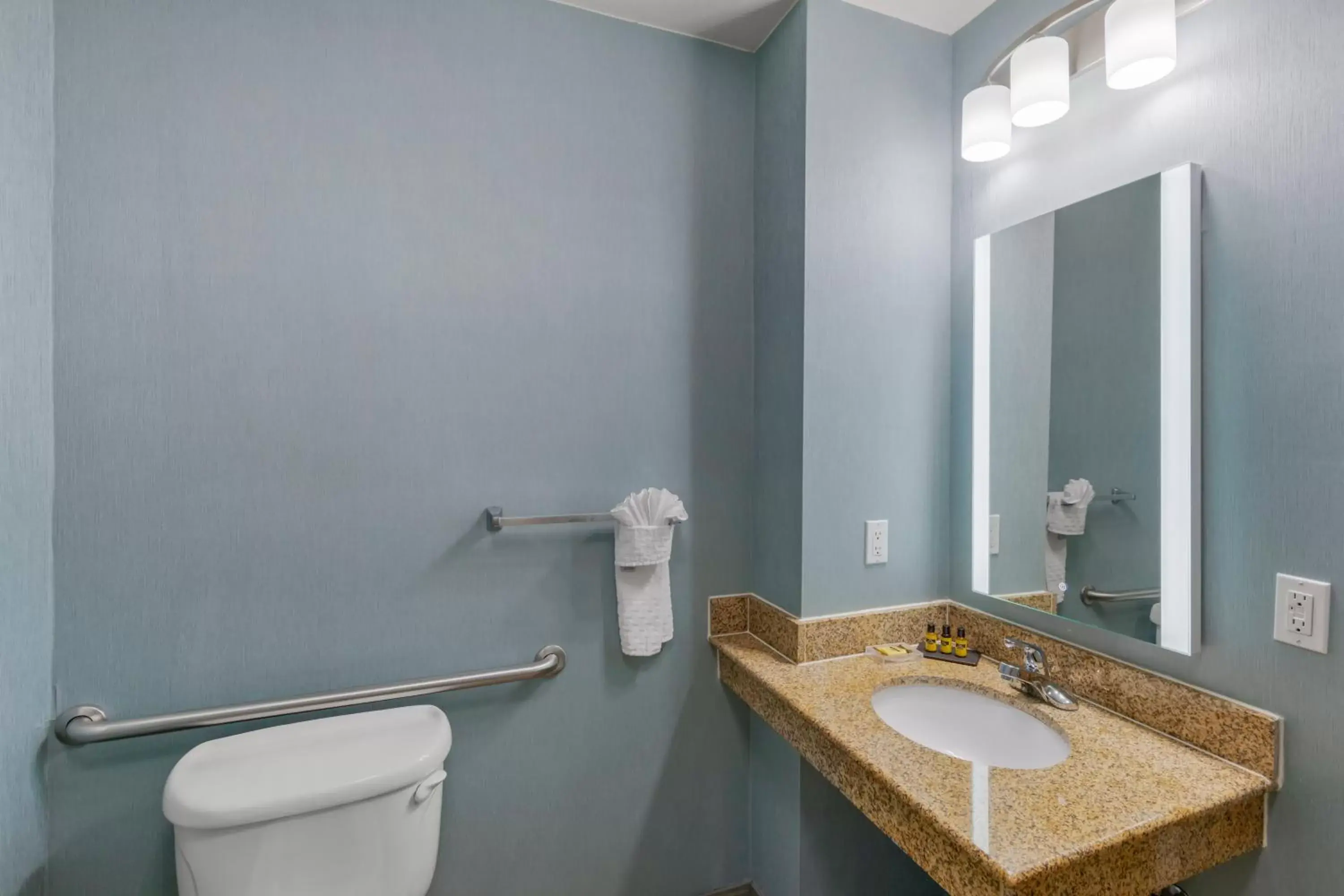 King Suite with Bath Tub - Disability Access in Best Western Plus Wasco Inn & Suites King Suite with Bath Tub - Disability Access in Best Western Plus Wasco Inn & Suites