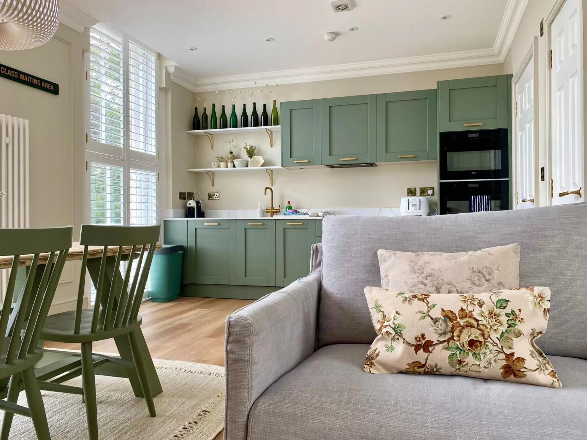 Kitchen or kitchenette in Railway House York by Chateau Anna