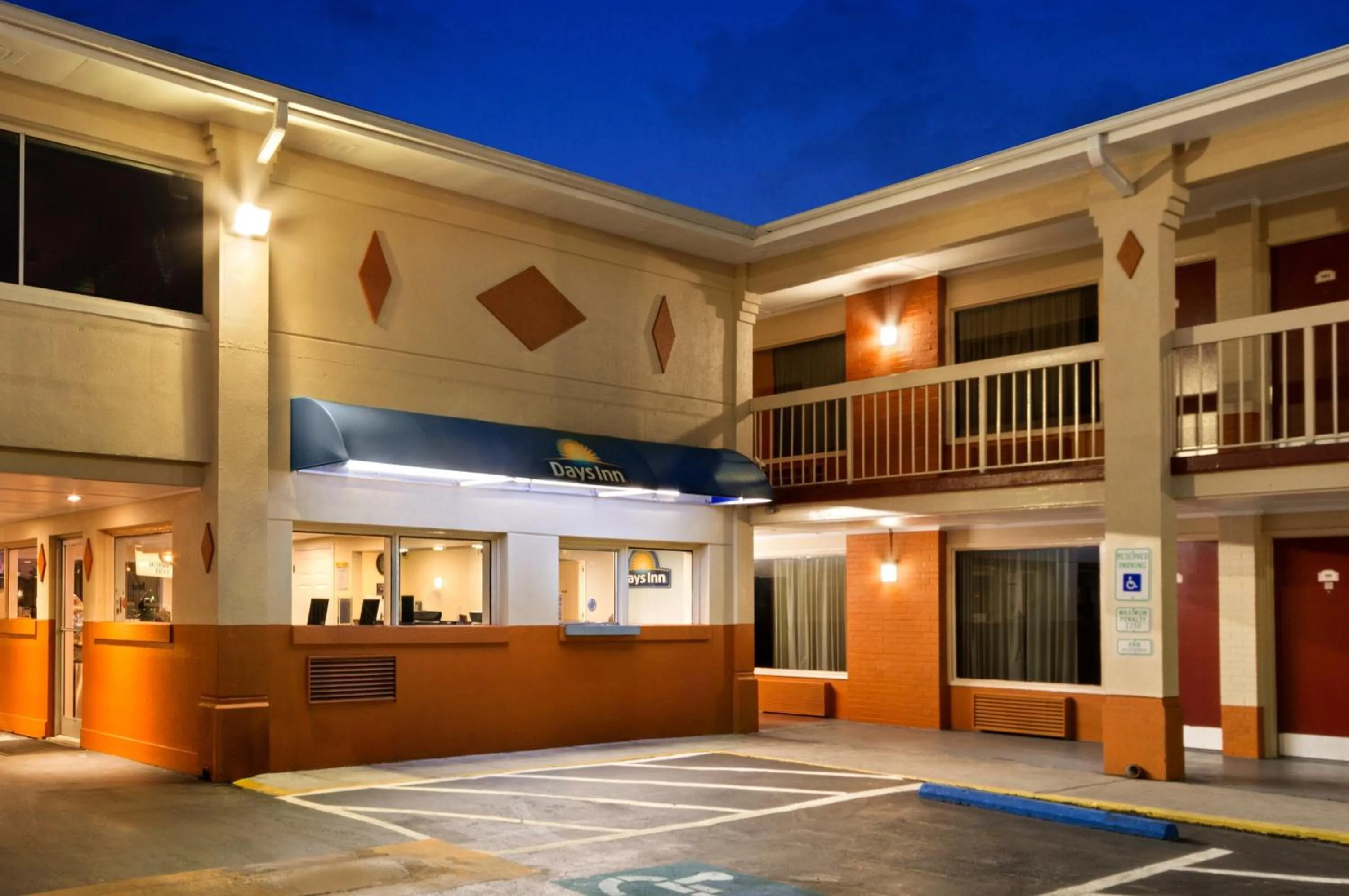 Facade/entrance in Days Inn by Wyndham Jacksonville NC