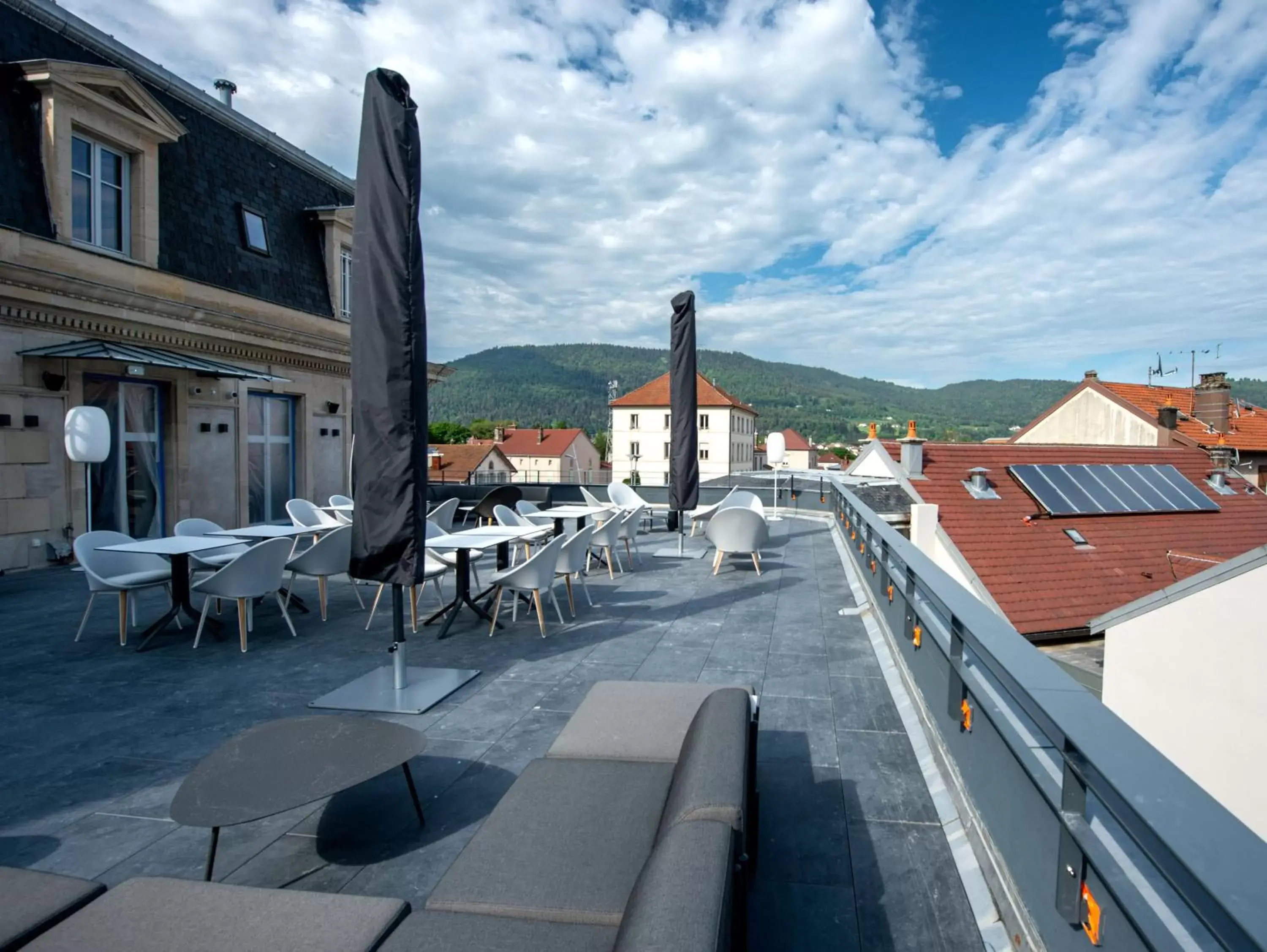 Patio in Best Western Premier Le Chapitre Hotel and Spa