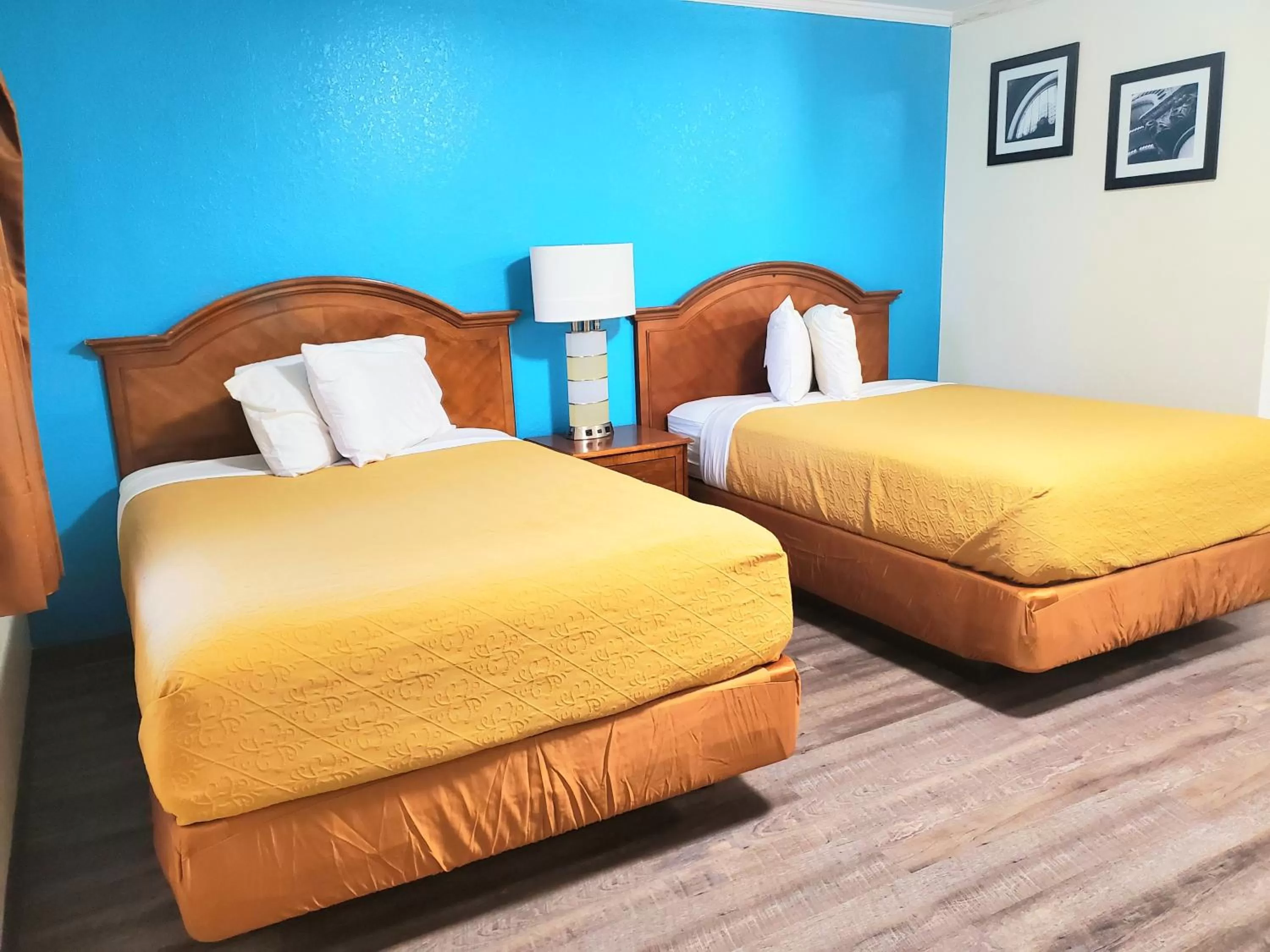 Bed in WILLIAMSTON INN