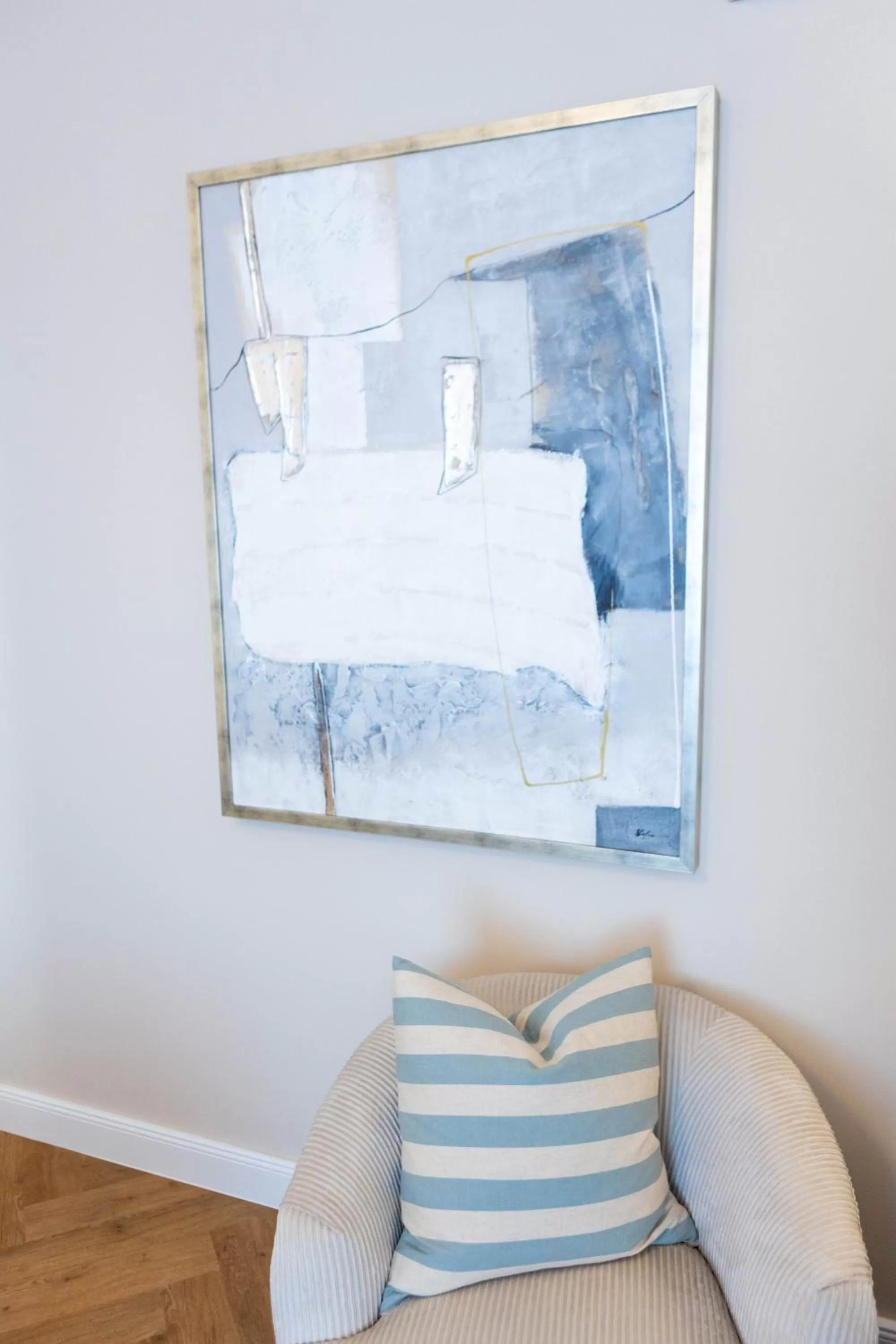 Seating area in City and Style Luxury Rooms Split