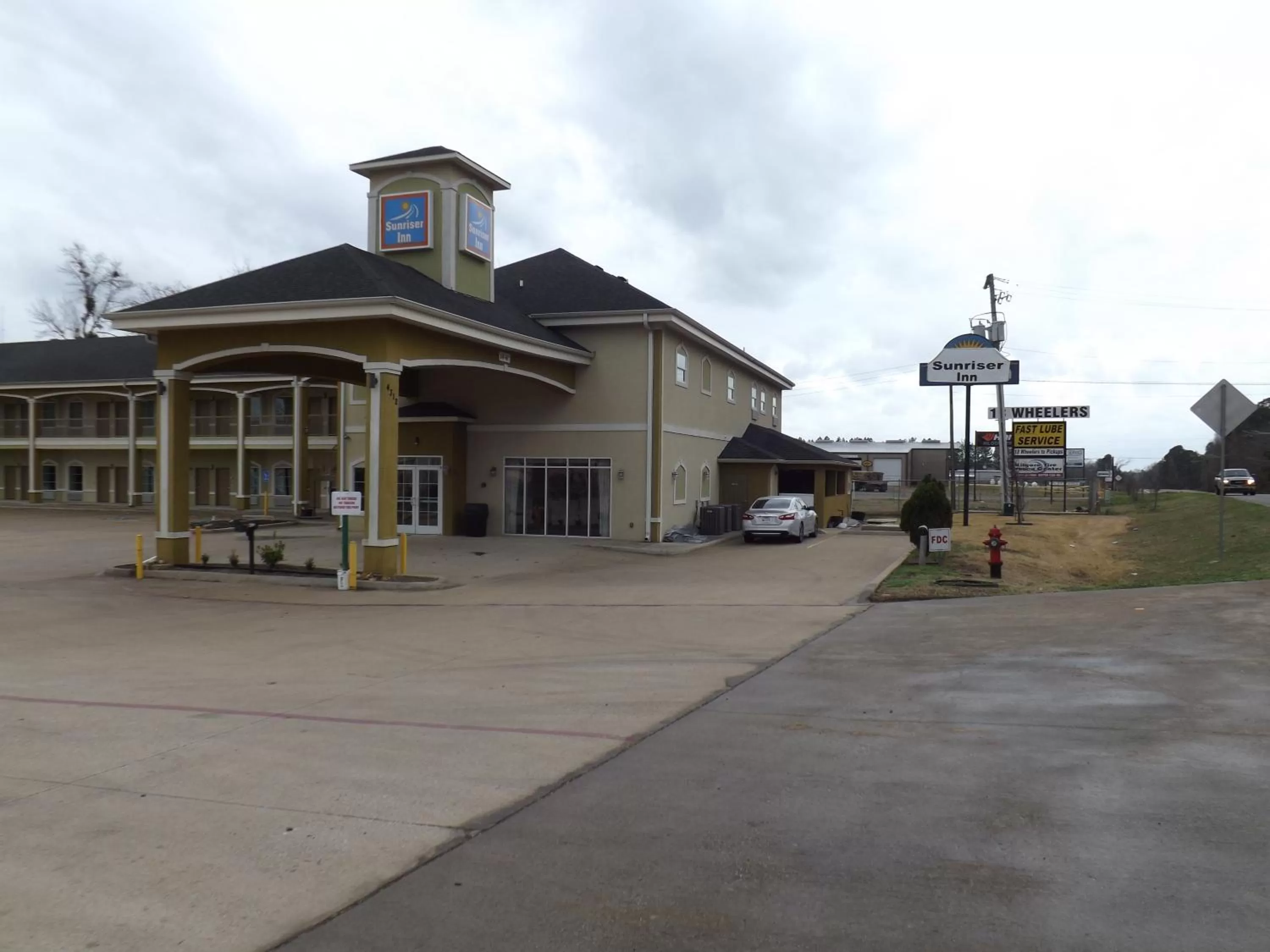 Property building in SSunriser Inn