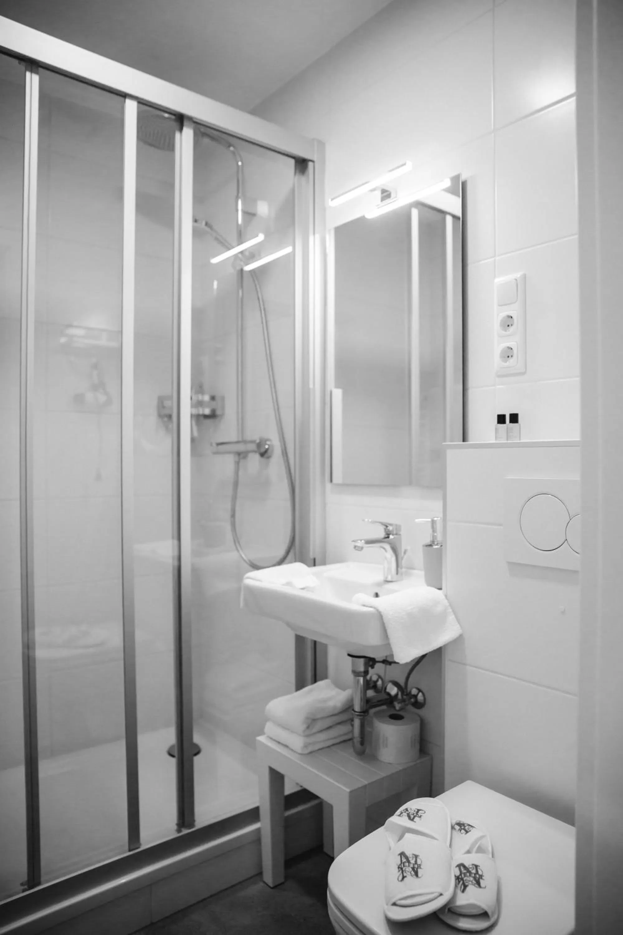 Bathroom in Nefer, Haus