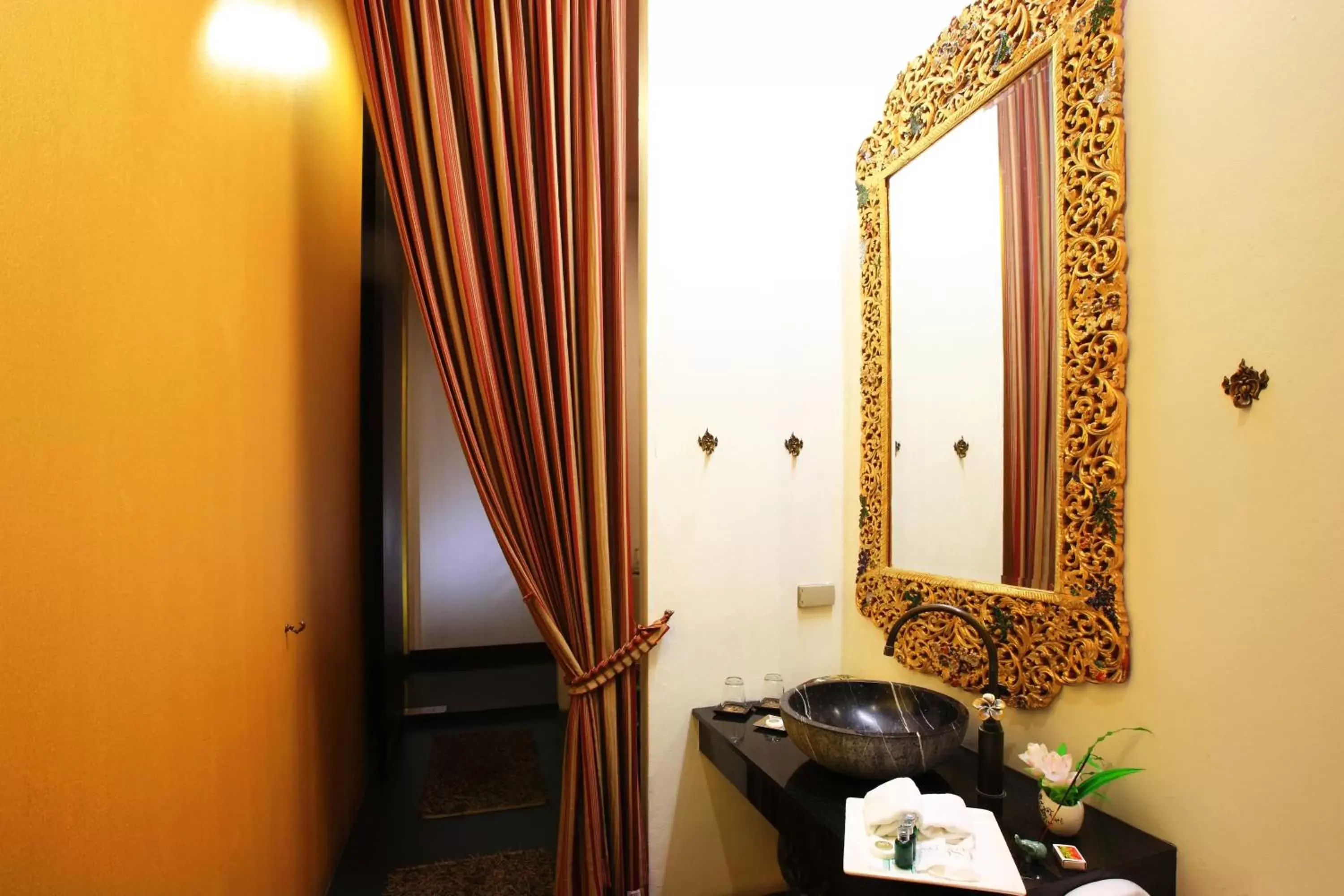 Decorative detail, Bathroom in iuDia Hotel