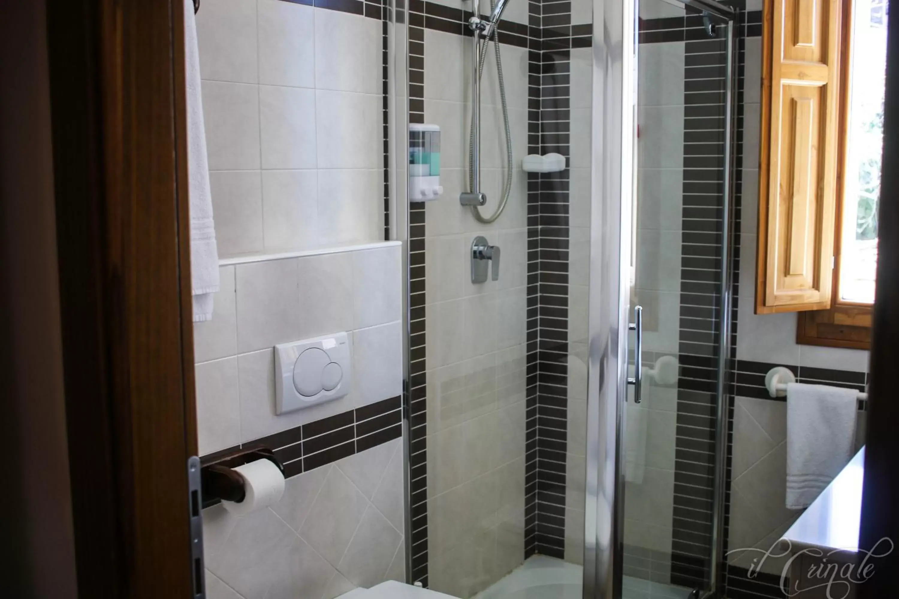 Shower, Bathroom in Hotel Il Crinale