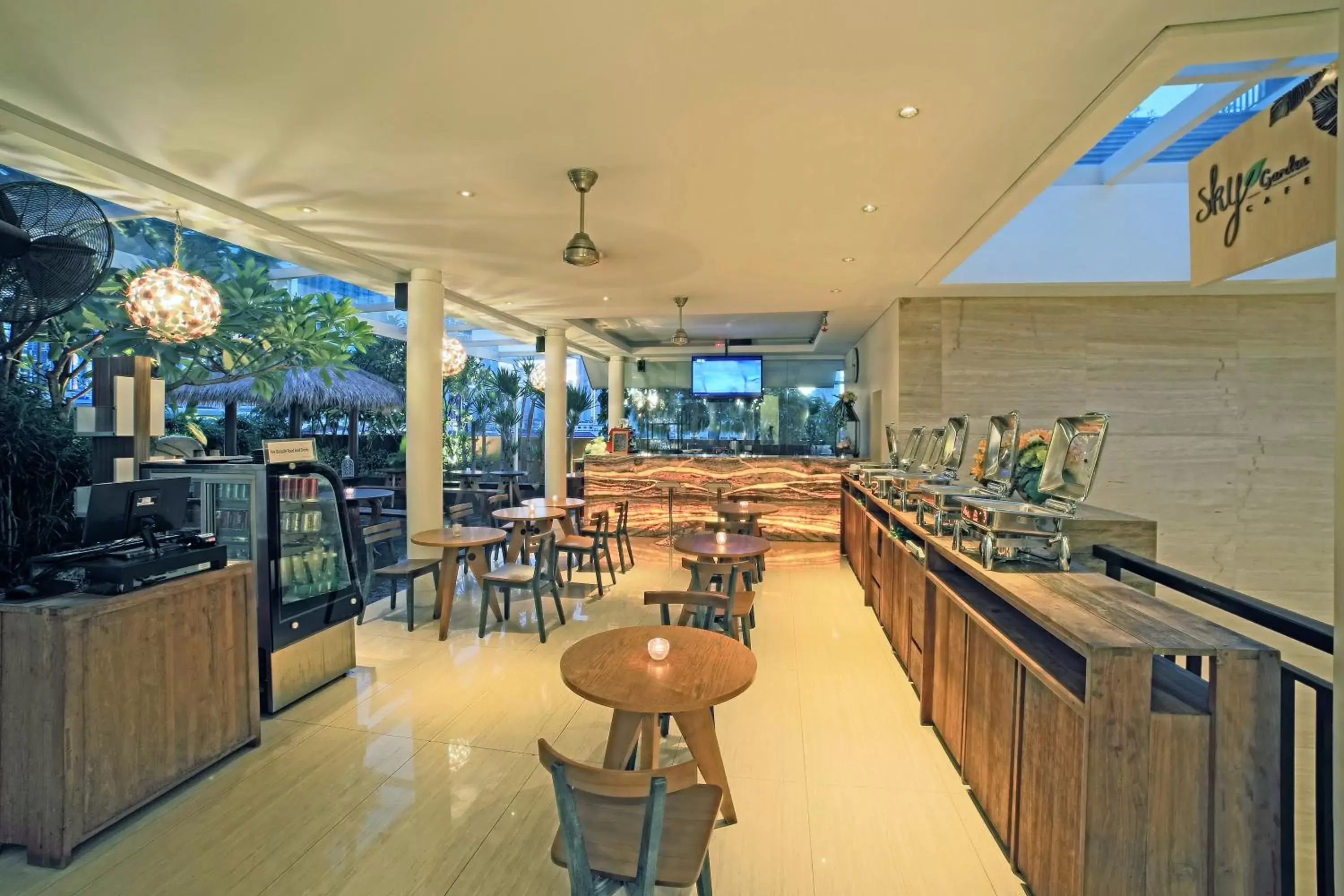 Restaurant/places to eat in Rasuna Icon Hotel