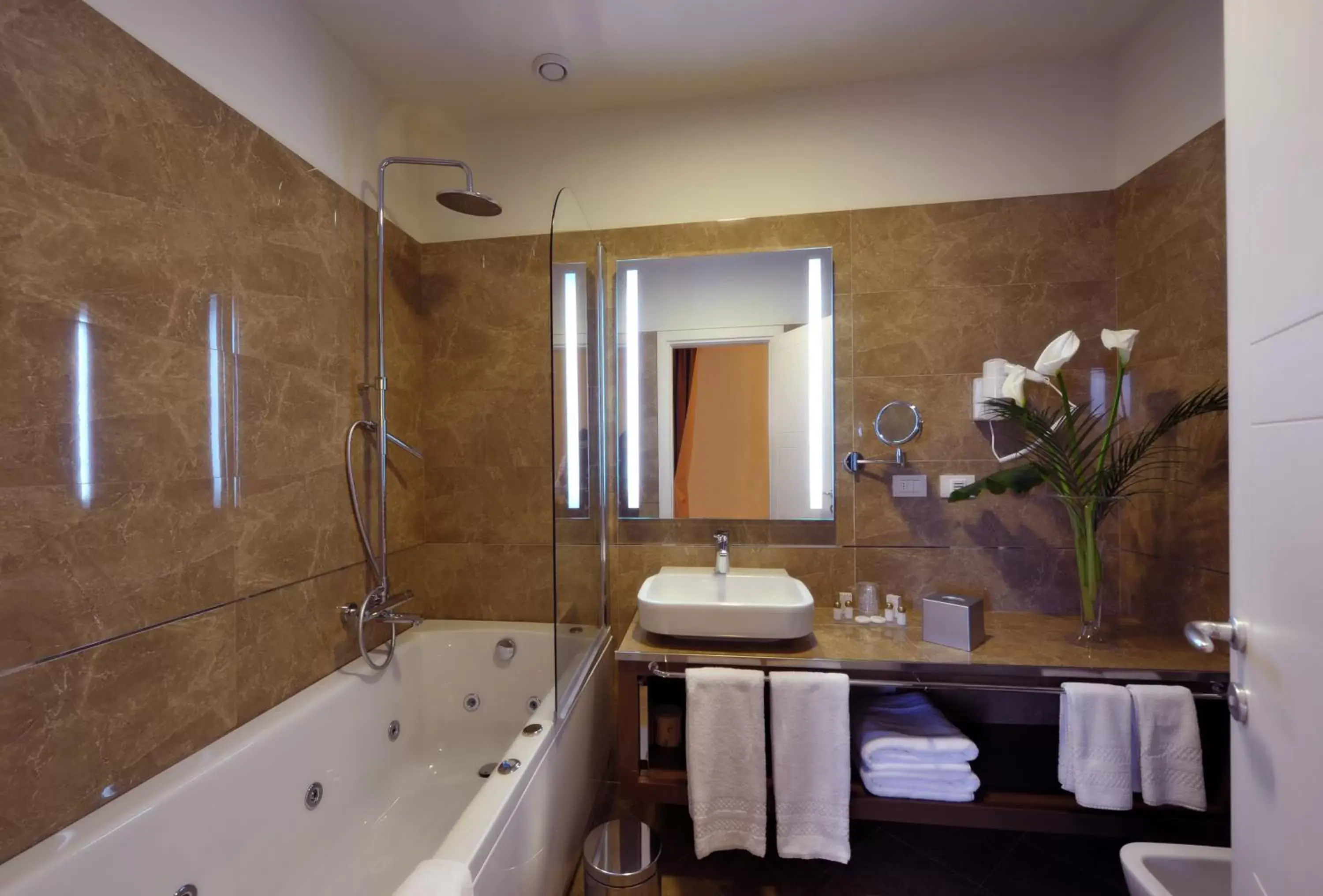 Bathroom in Hotel Palazzo San Lorenzo & Spa
