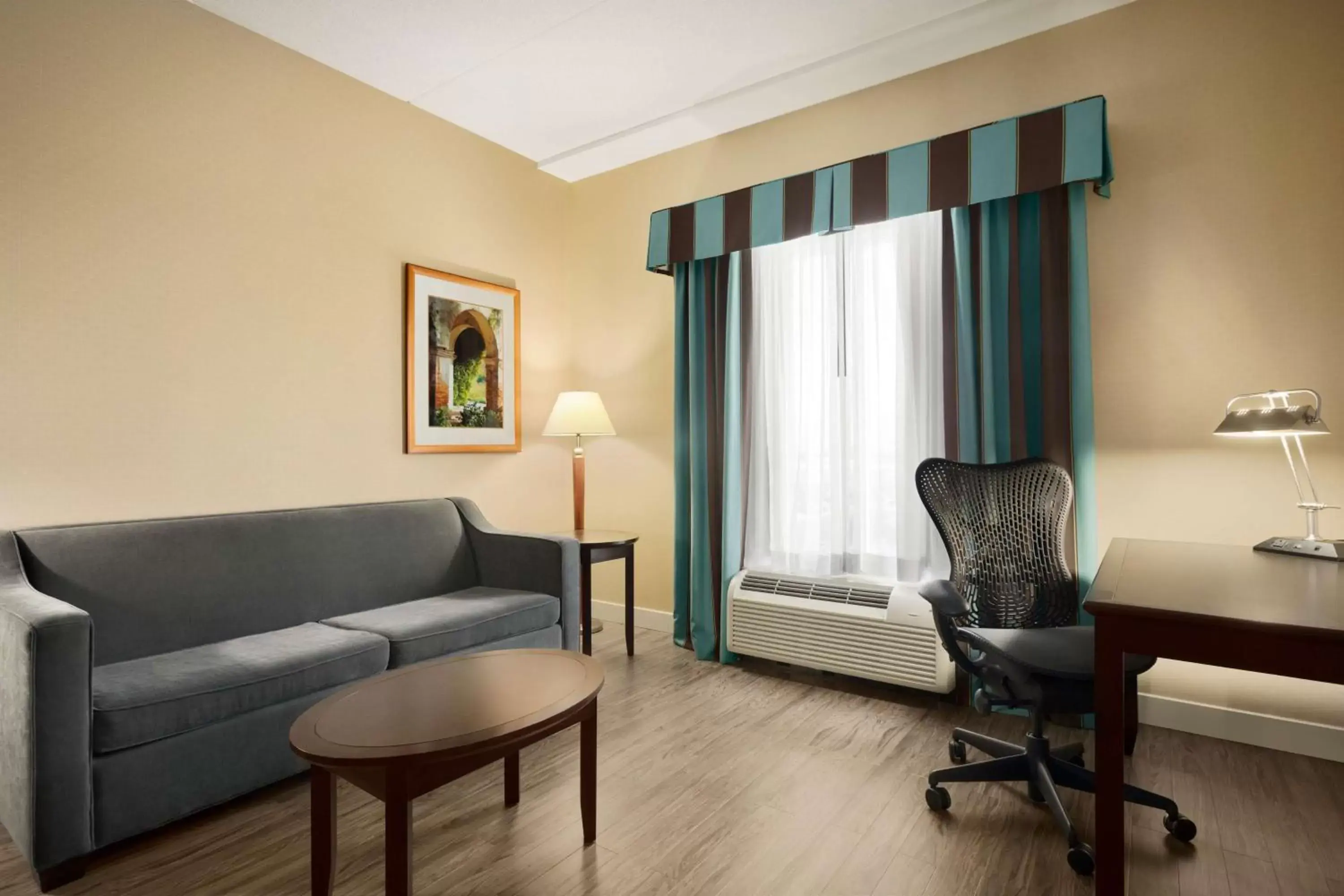 Bedroom, Seating Area in Hilton Garden Inn Toronto/Vaughan