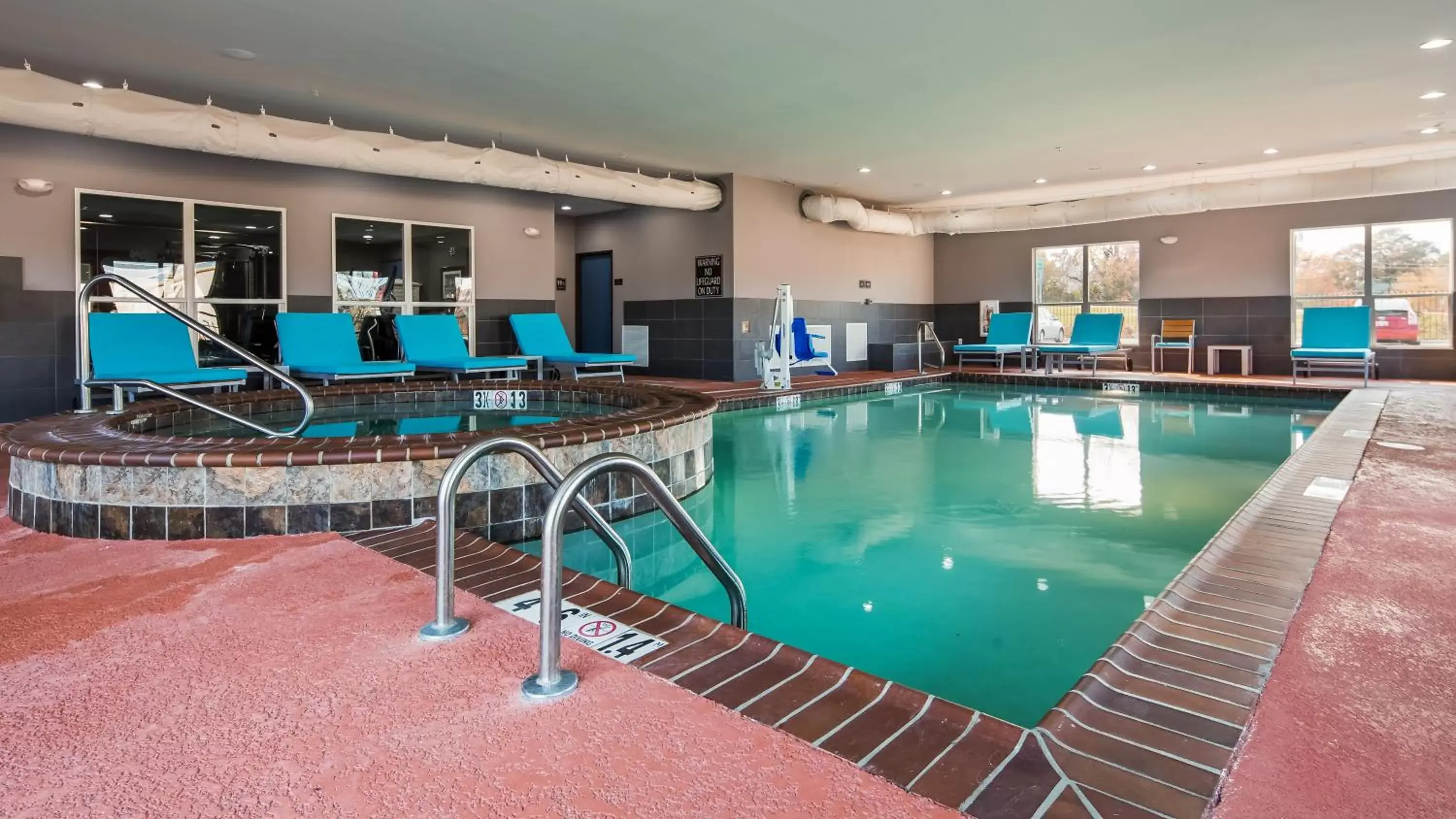 Swimming Pool in Best Western Plus Airport Inn & Suites