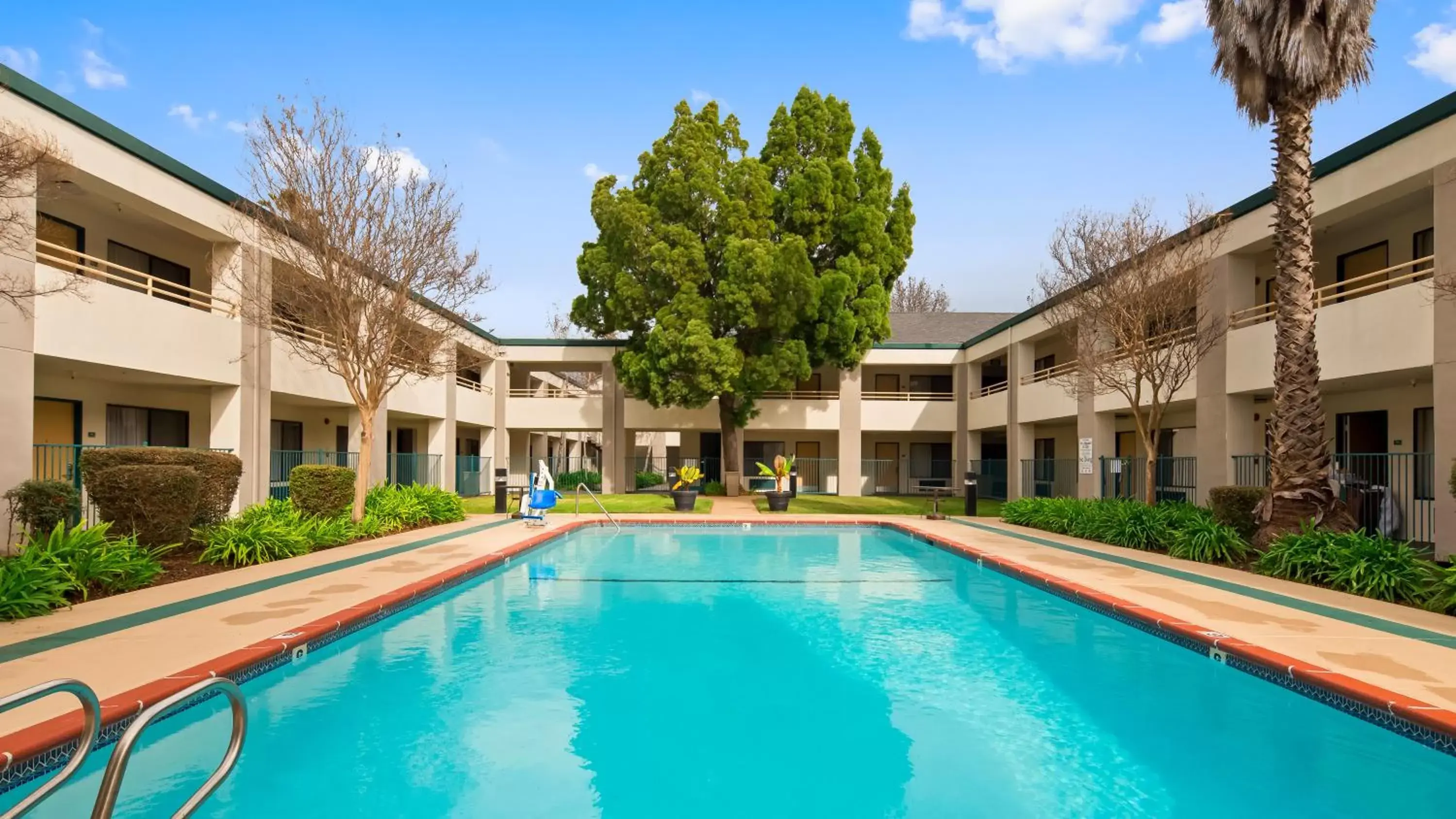 Swimming Pool in Best Western Heritage Inn