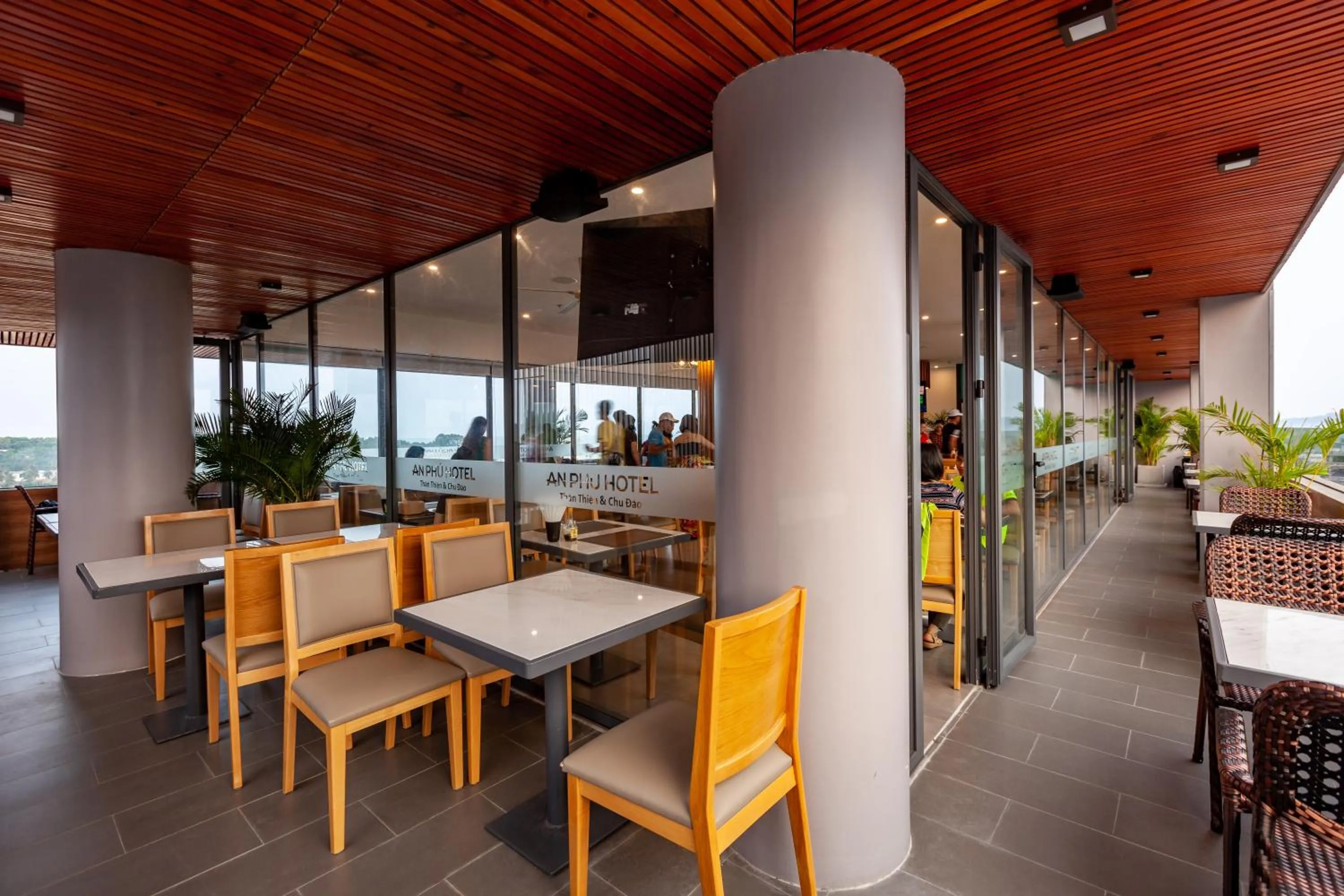 Restaurant/places to eat in An Phu Hotel