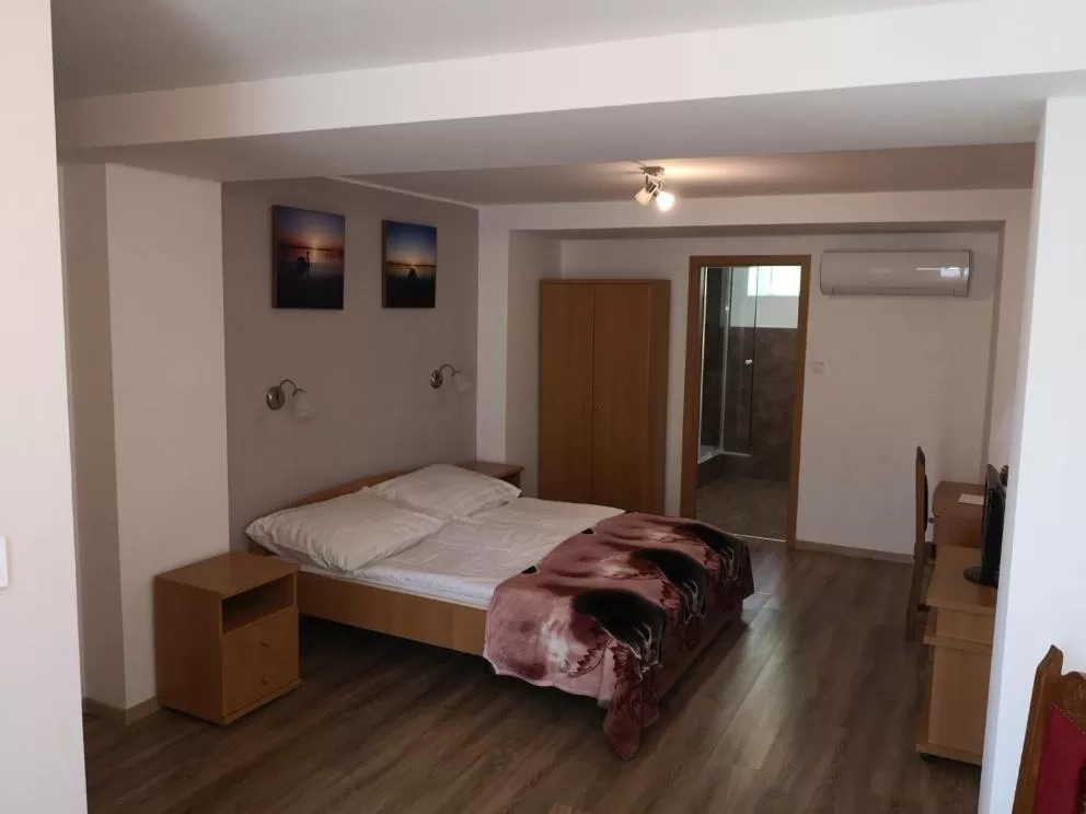 Double or Twin Room - Disability Access in Mátyus Udvarház Kengyel Fogadó Eger