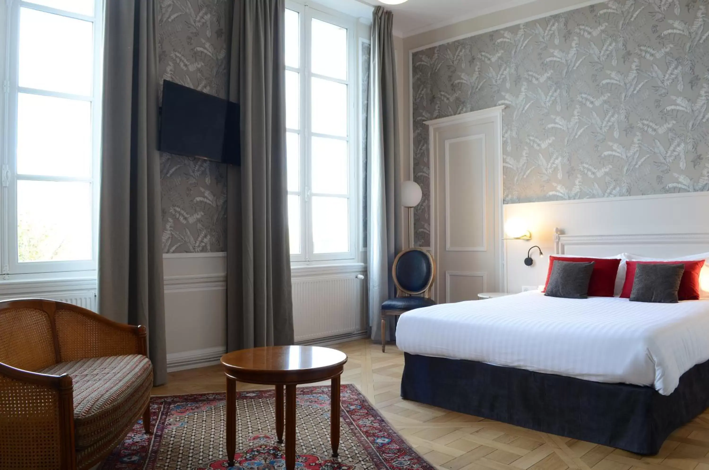 Bed in Hôtel Anne d'Anjou, The Originals Collection
